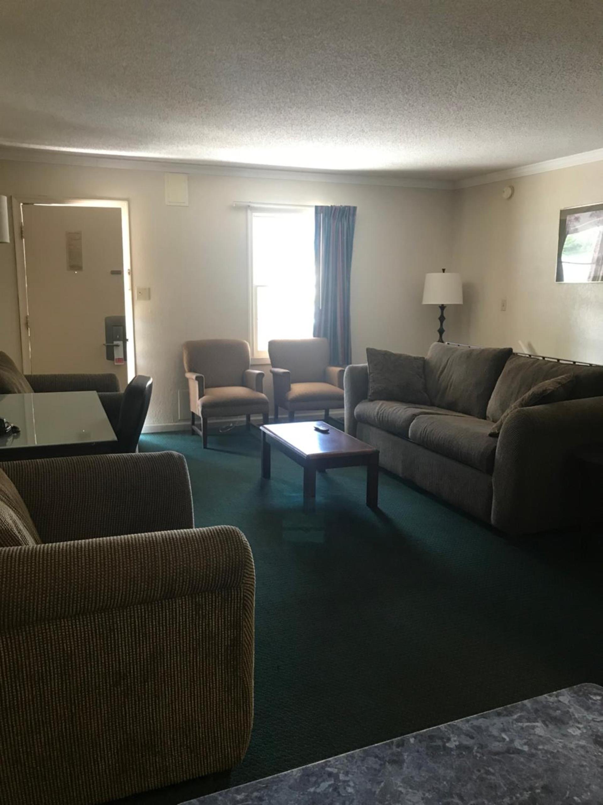 MERRIMAC INN & SUITES photo 20