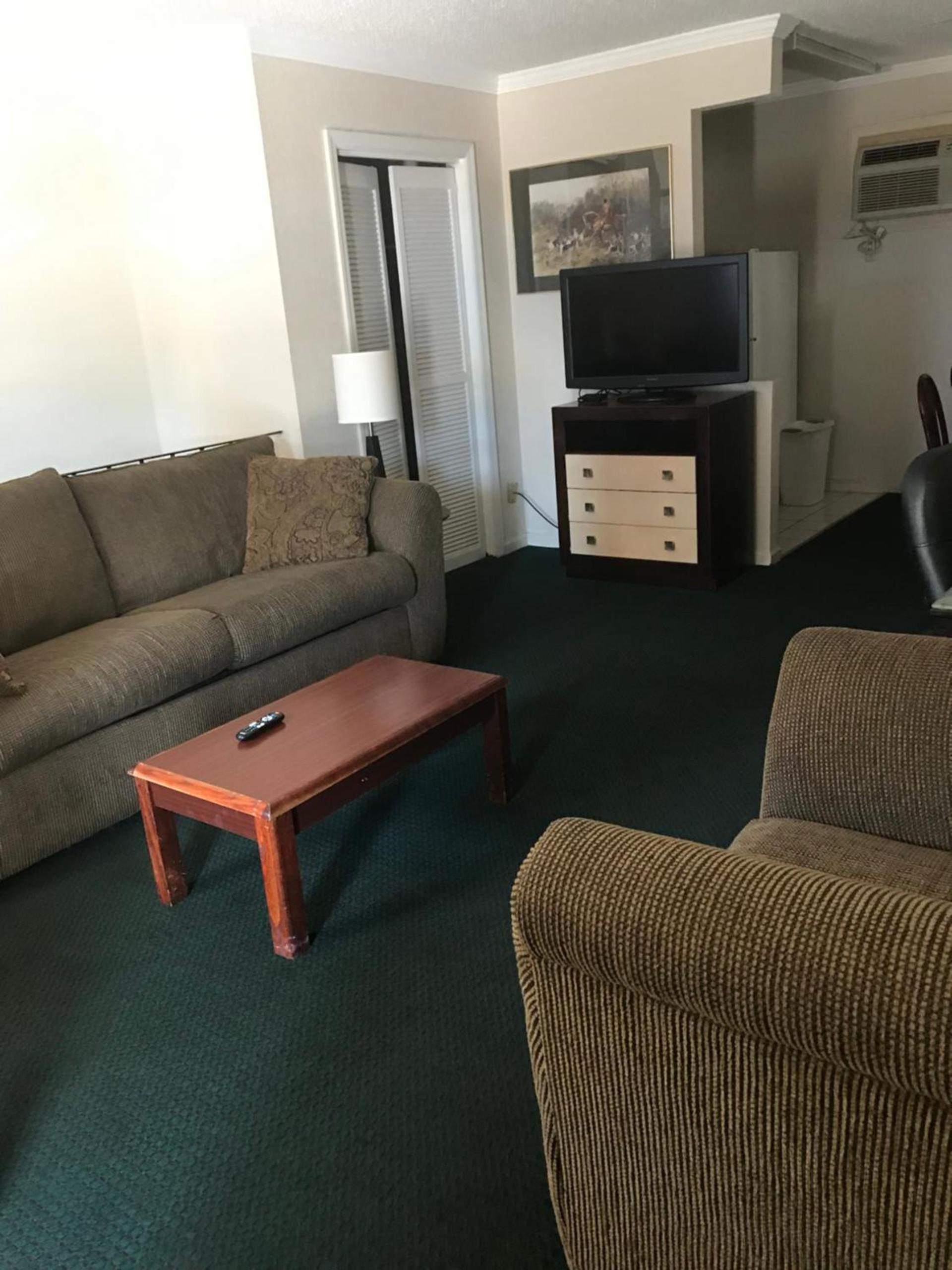MERRIMAC INN & SUITES photo 21