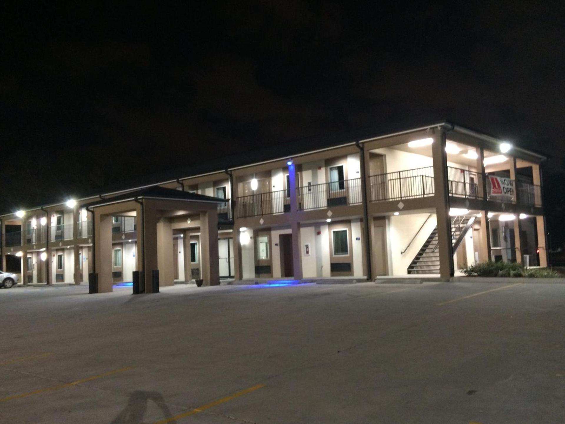 Paradise Inn & Suites photo 8