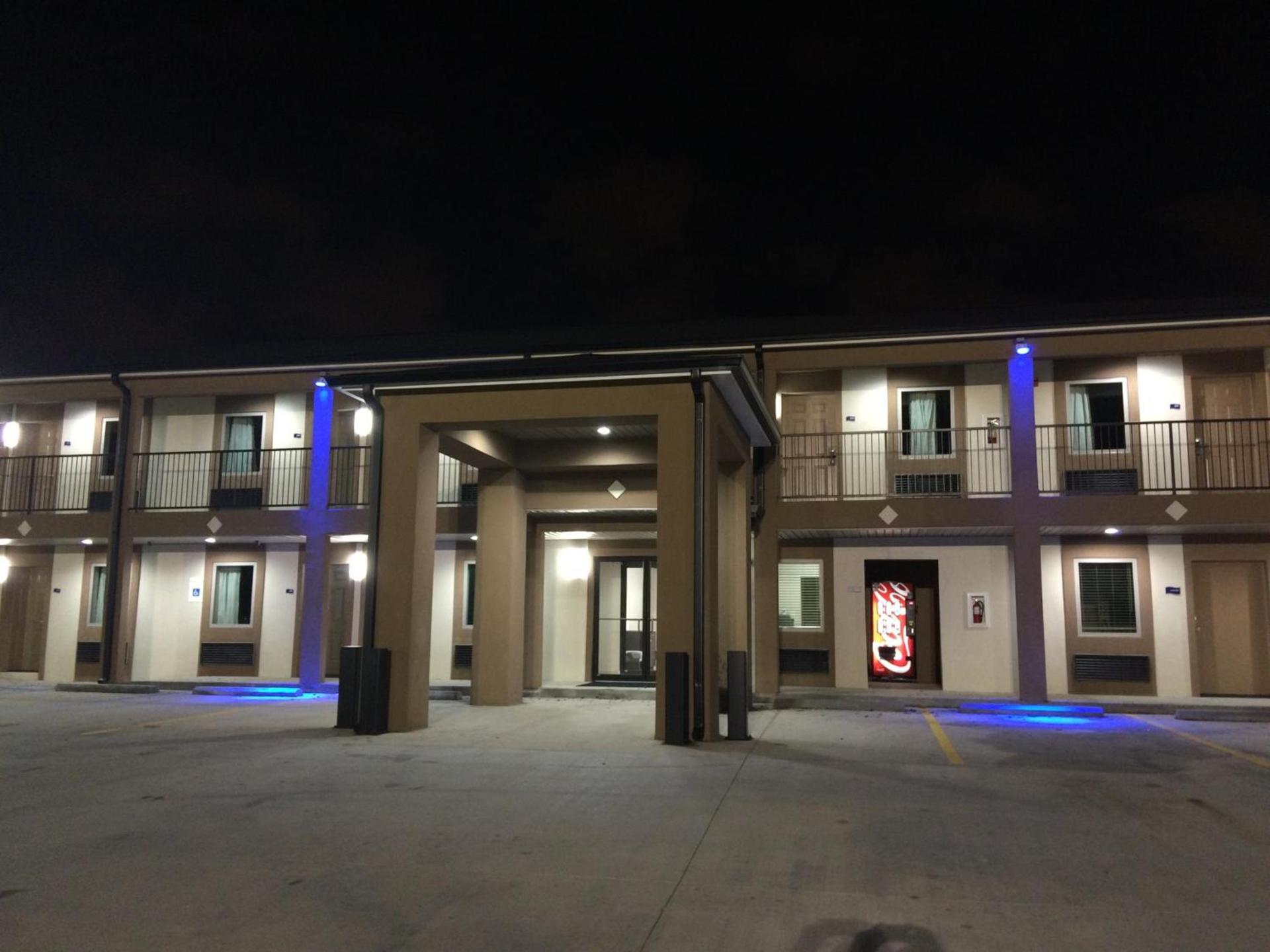 Paradise Inn & Suites photo 9