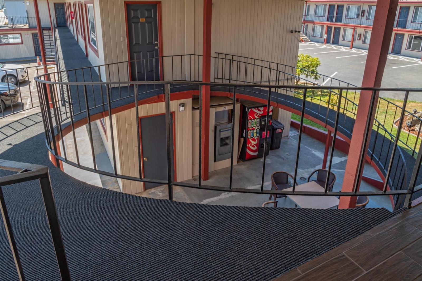 Riviera Inn photo 44