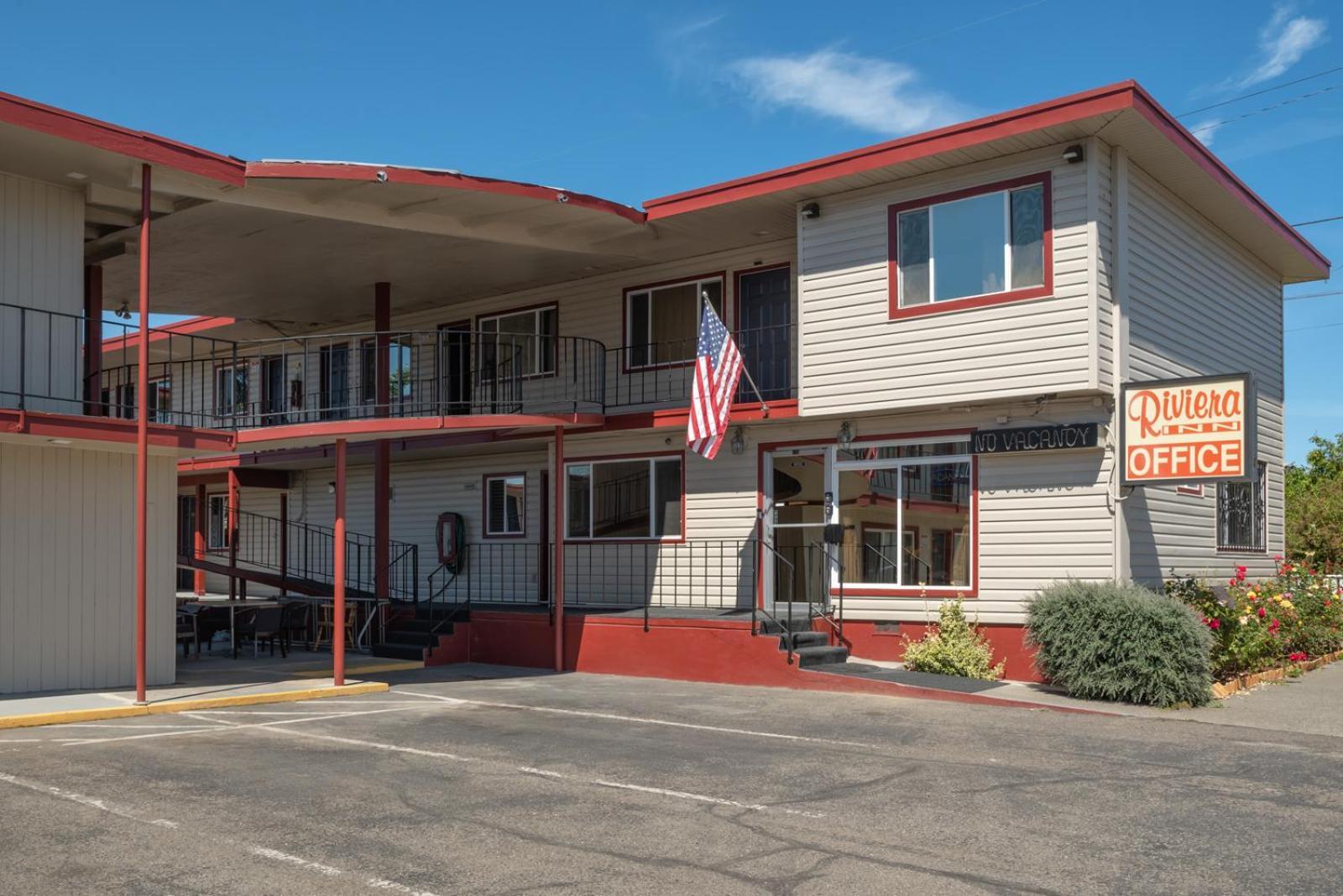 Riviera Inn photo 17
