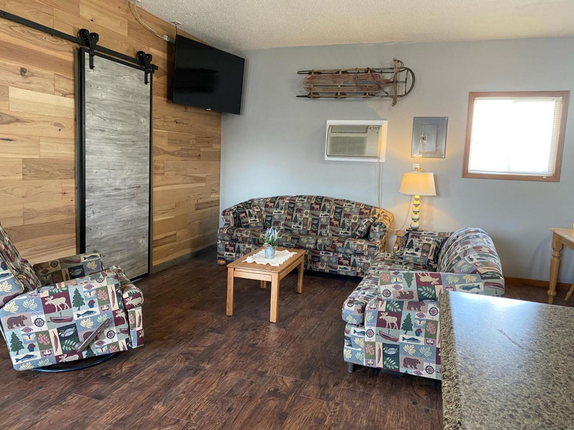 Pelican Motel photo 12