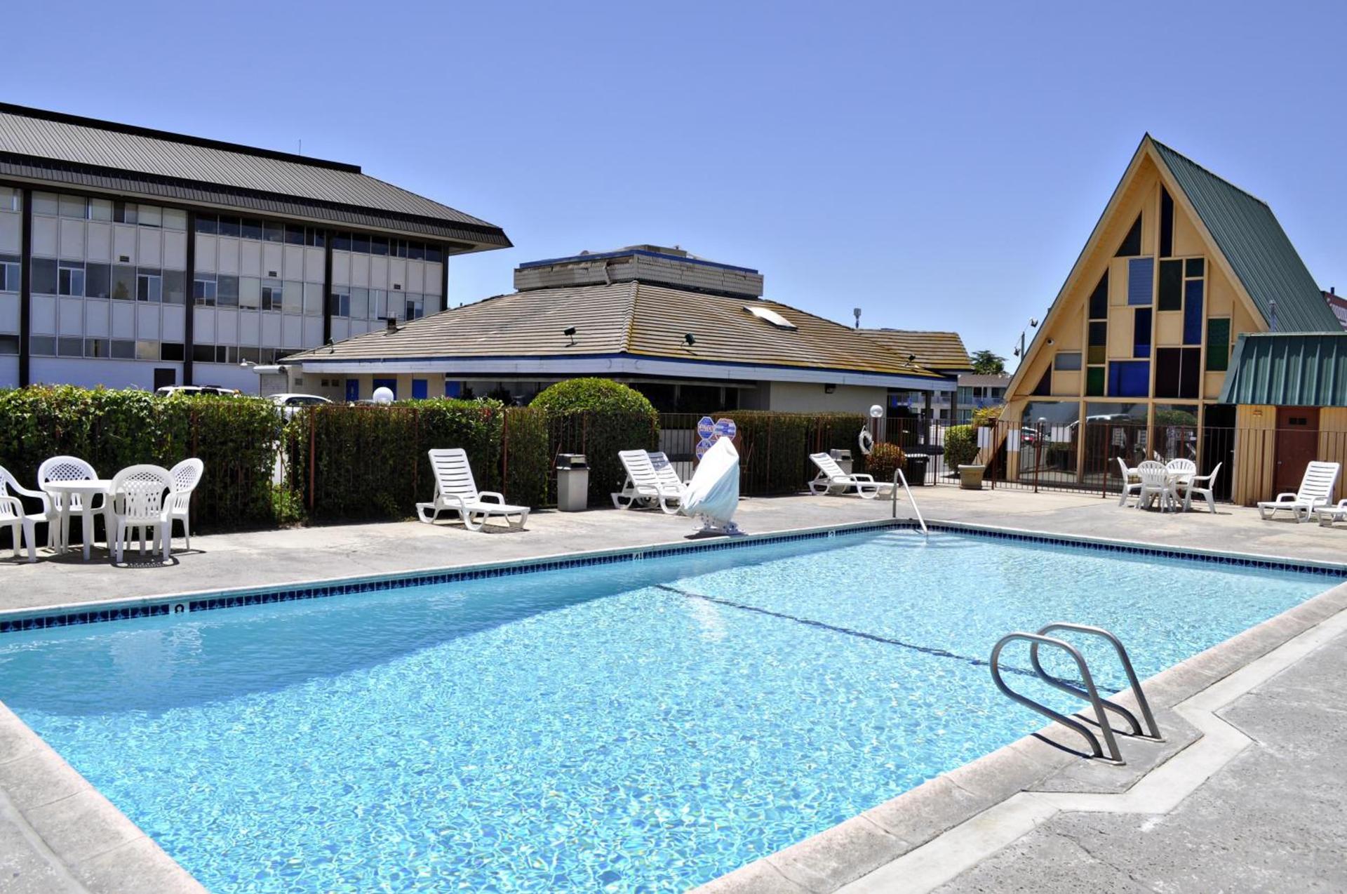 Economy Inn Fresno Yosemite '''NEWLY REMODELED''' photo 9