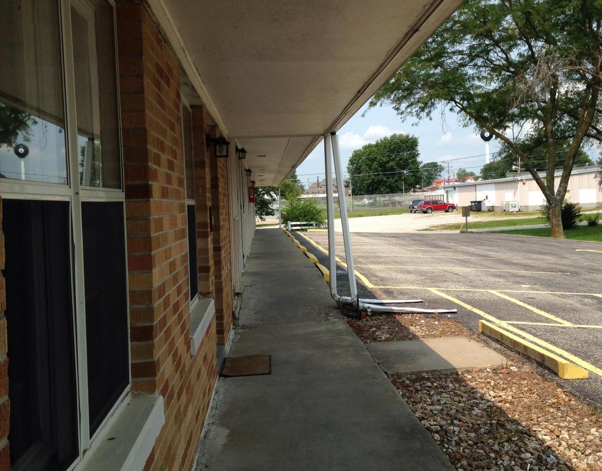 Twin Pine Motel photo 4