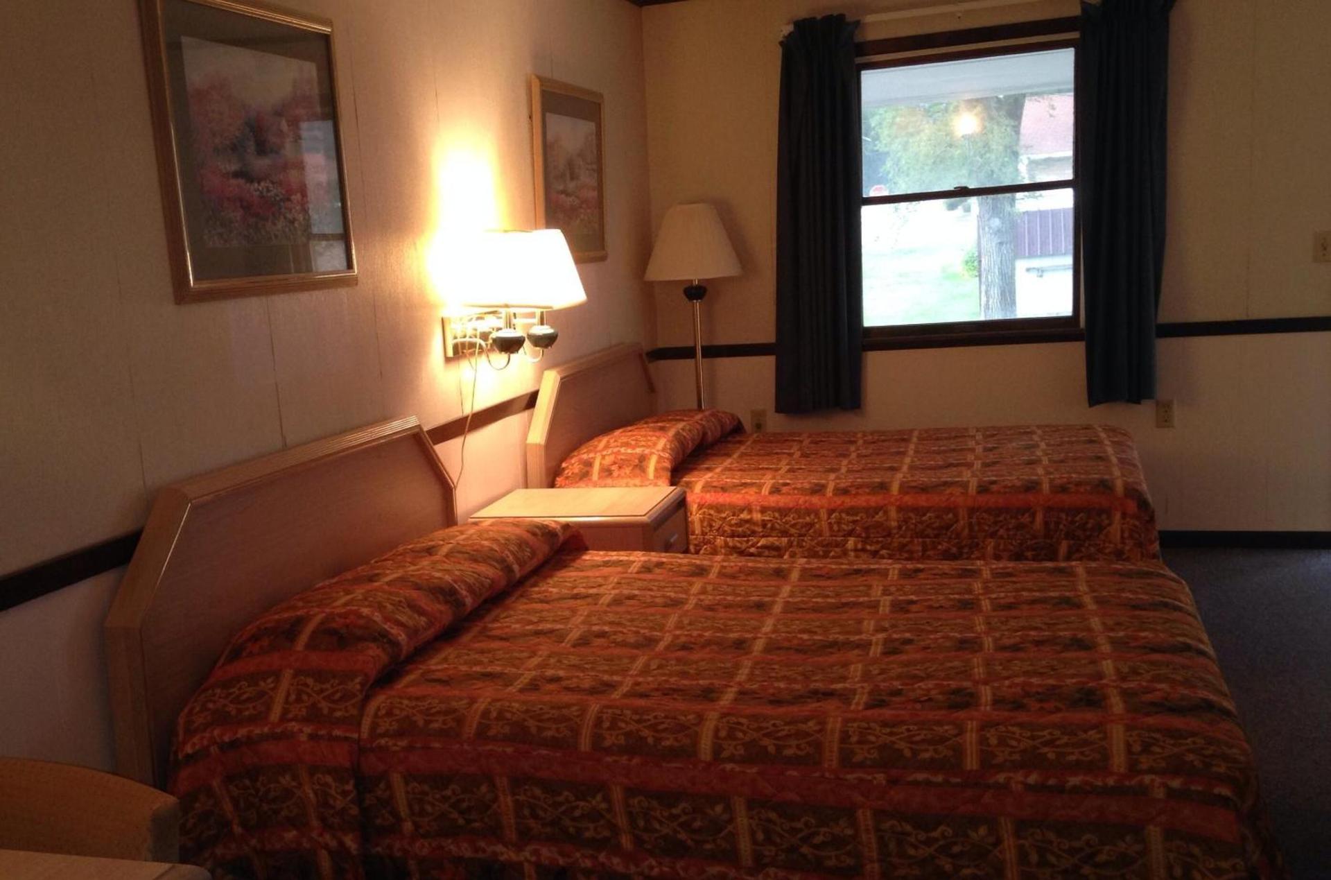 Twin Pine Motel photo 14