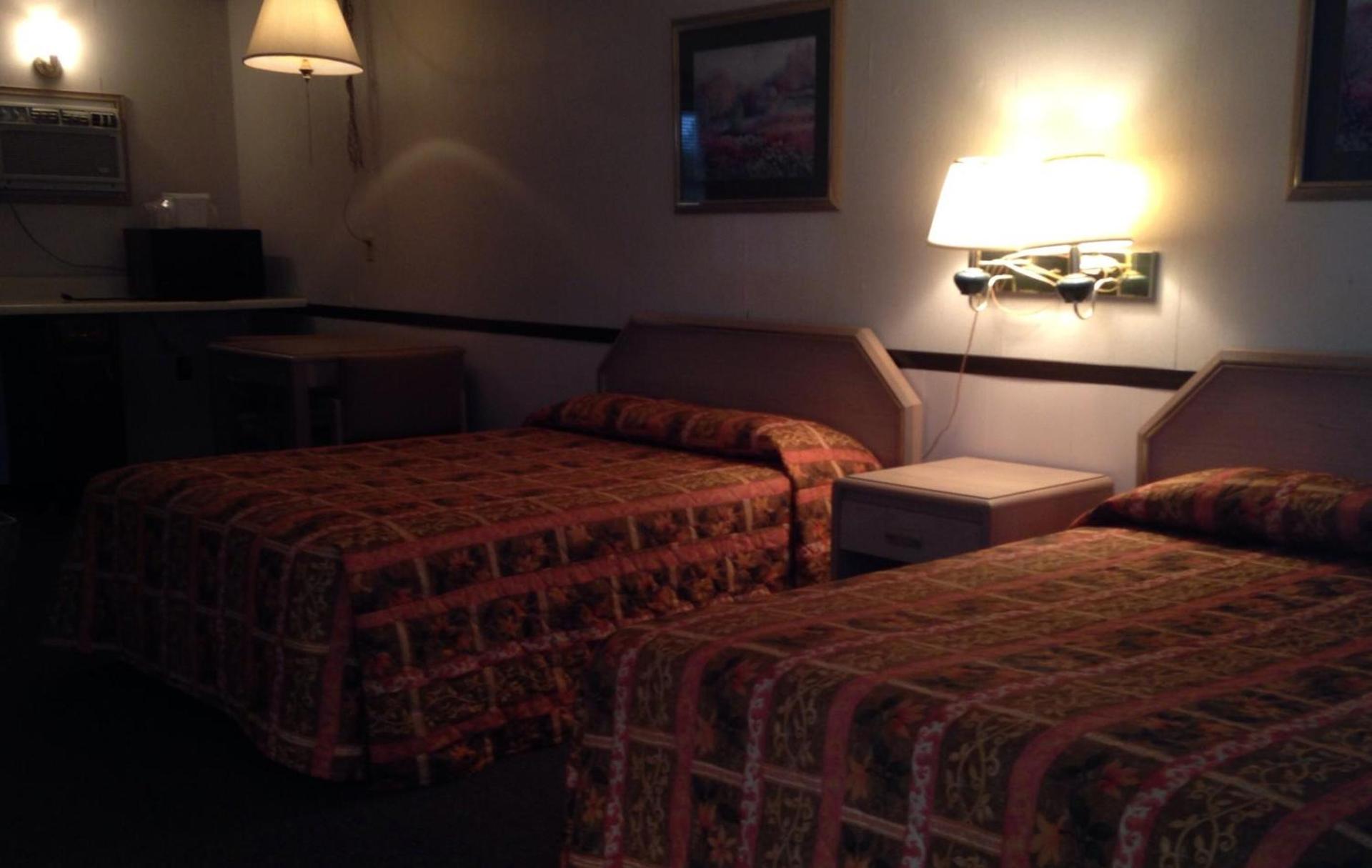 Twin Pine Motel photo 7