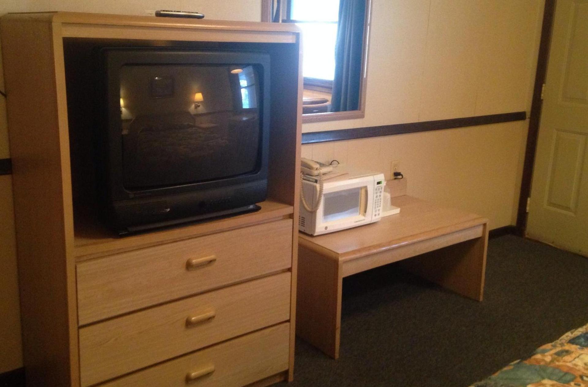 Twin Pine Motel photo 26