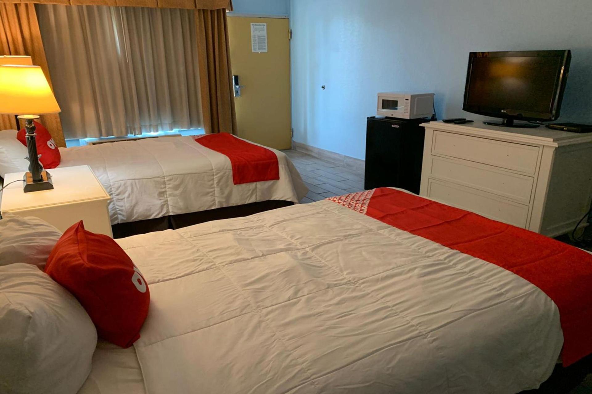 OYO Hotel Dundee By Crystal Lake photo 52