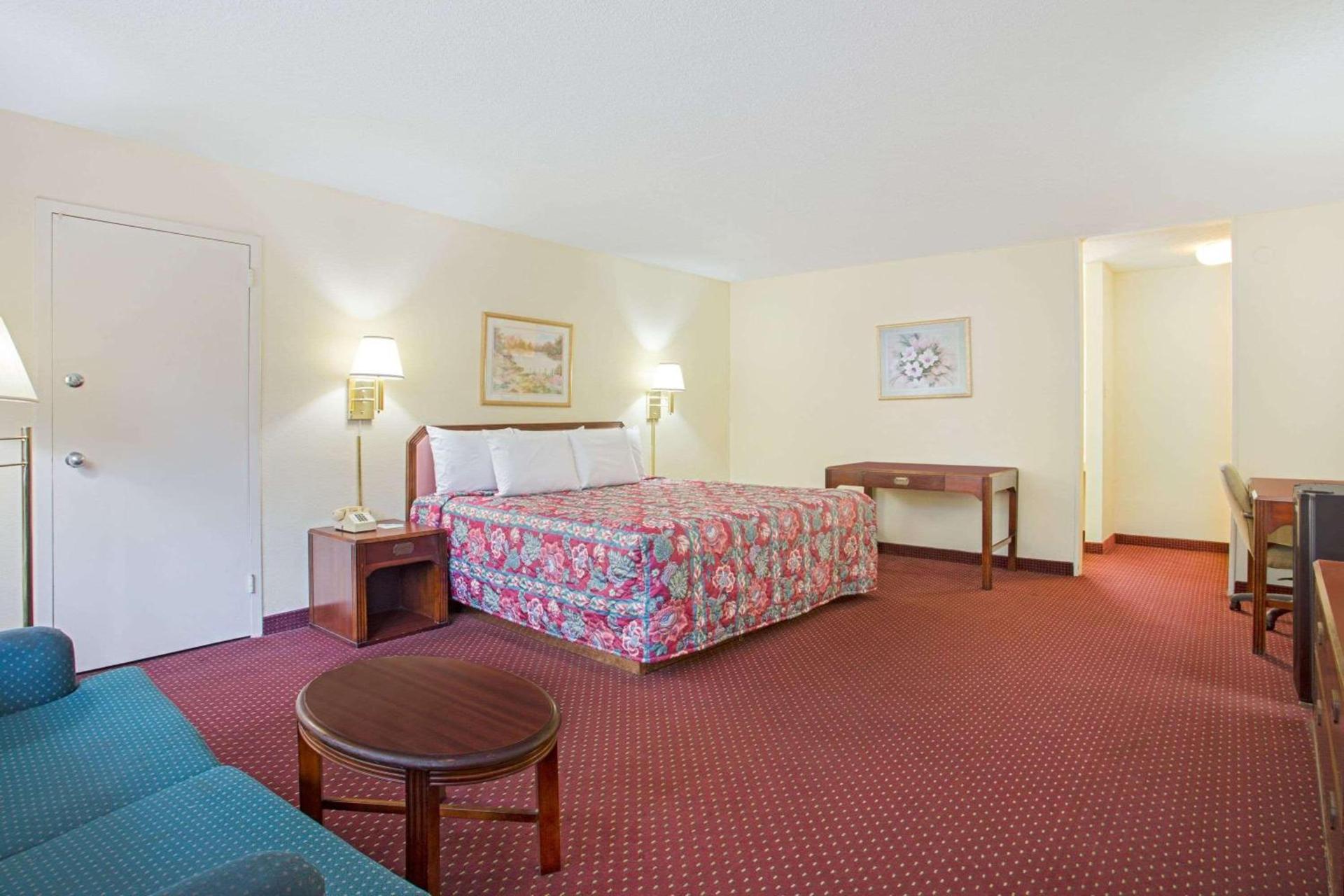 Bristol Parkway inn photo 5