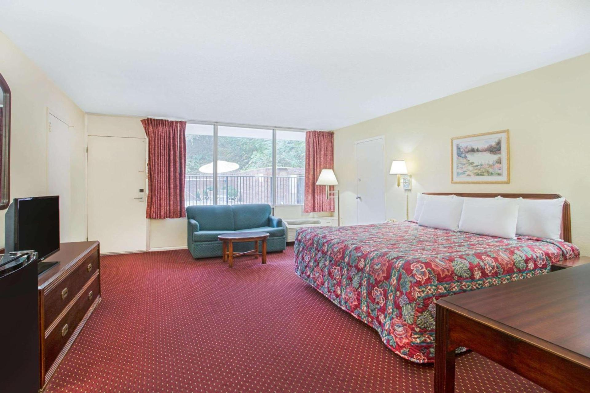 Bristol Parkway inn photo 6