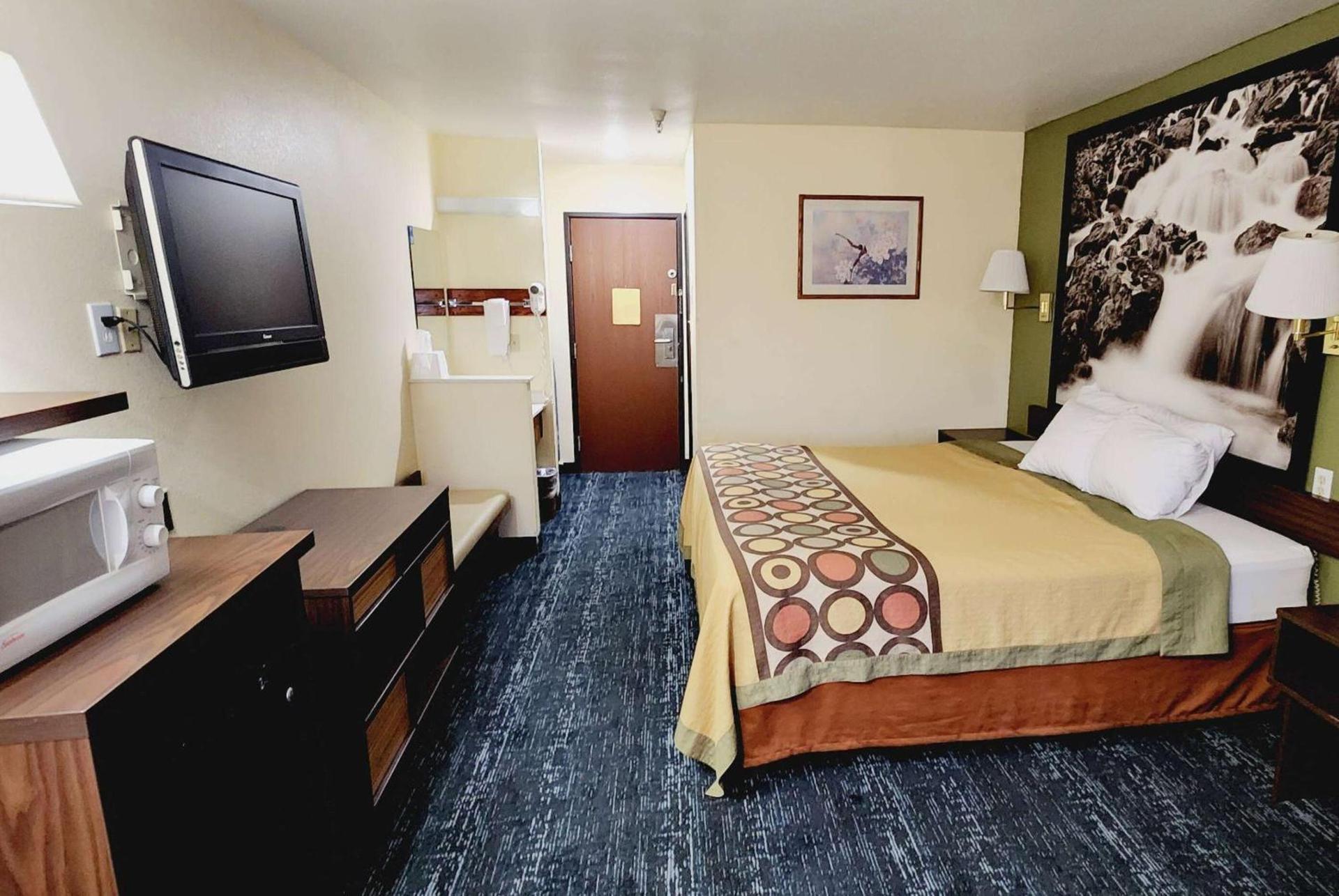 Super 8 by Wyndham Rawlins Wyoming photo 11