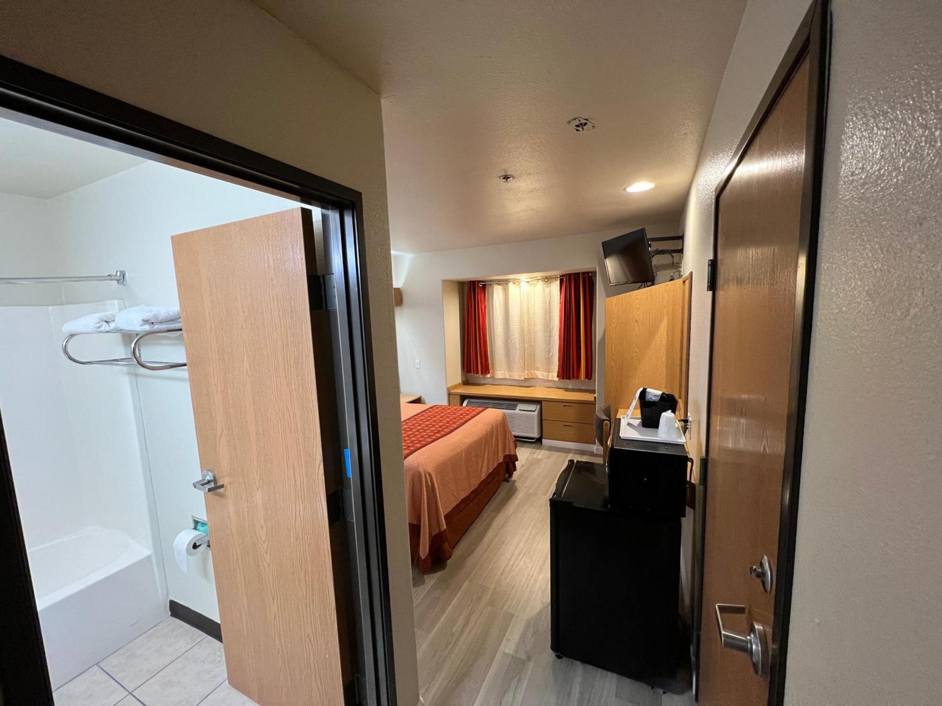 Americas Best Value Inn and Suites Ada photo 8