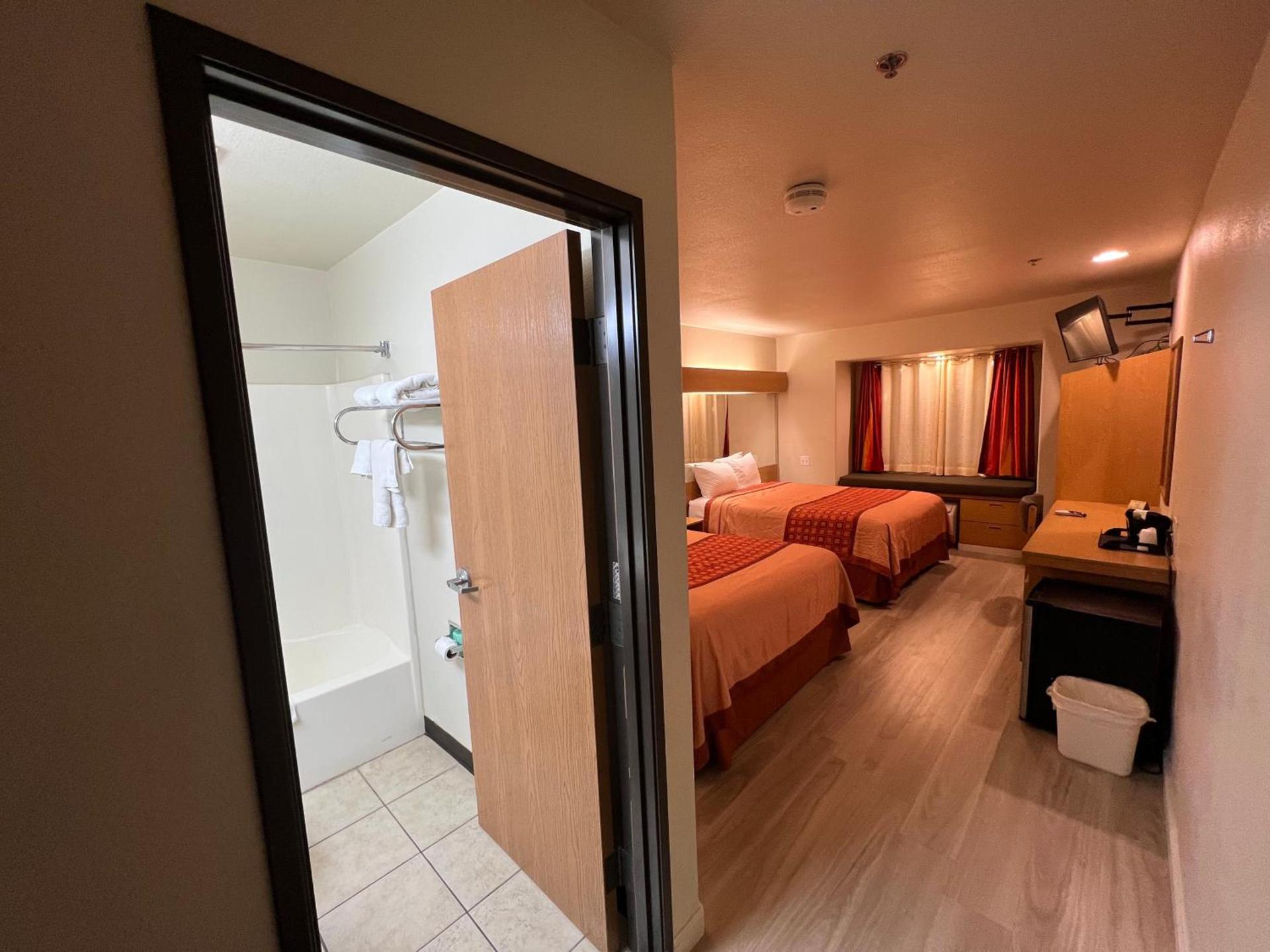 Americas Best Value Inn and Suites Ada photo 10