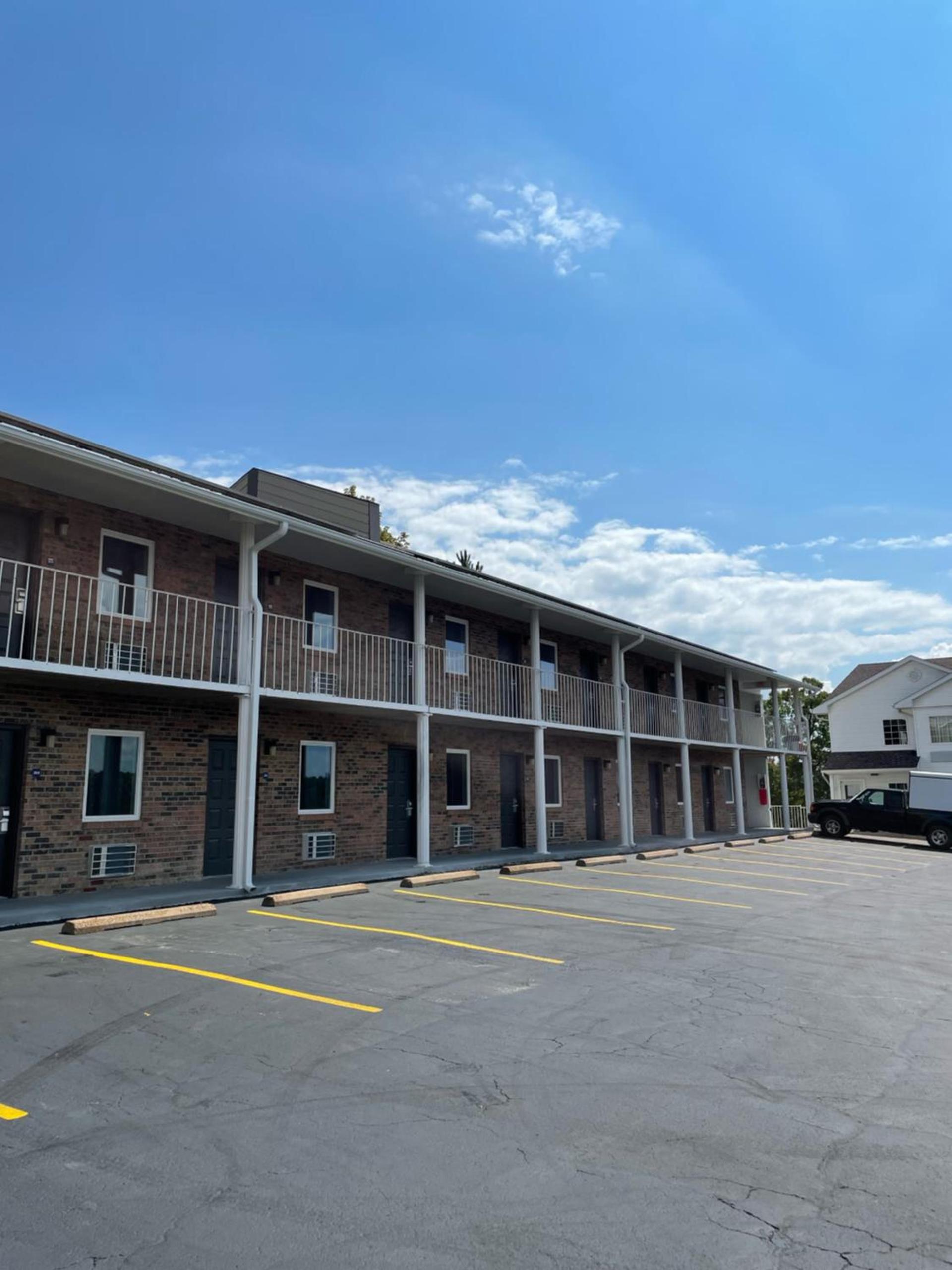 Schmidt's Creek Hotel photo 7