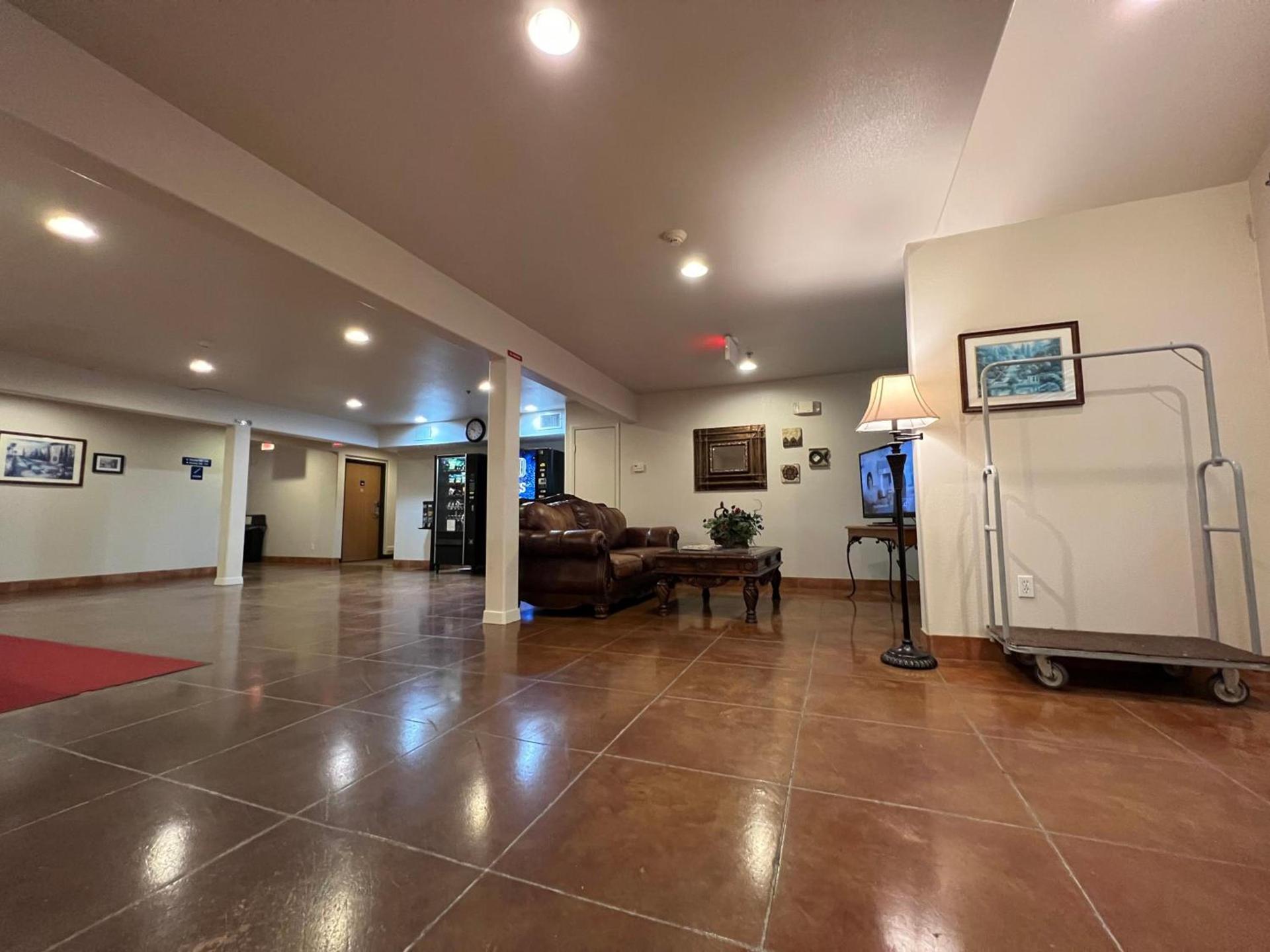 Americas Best Value Inn and Suites Ada photo 3