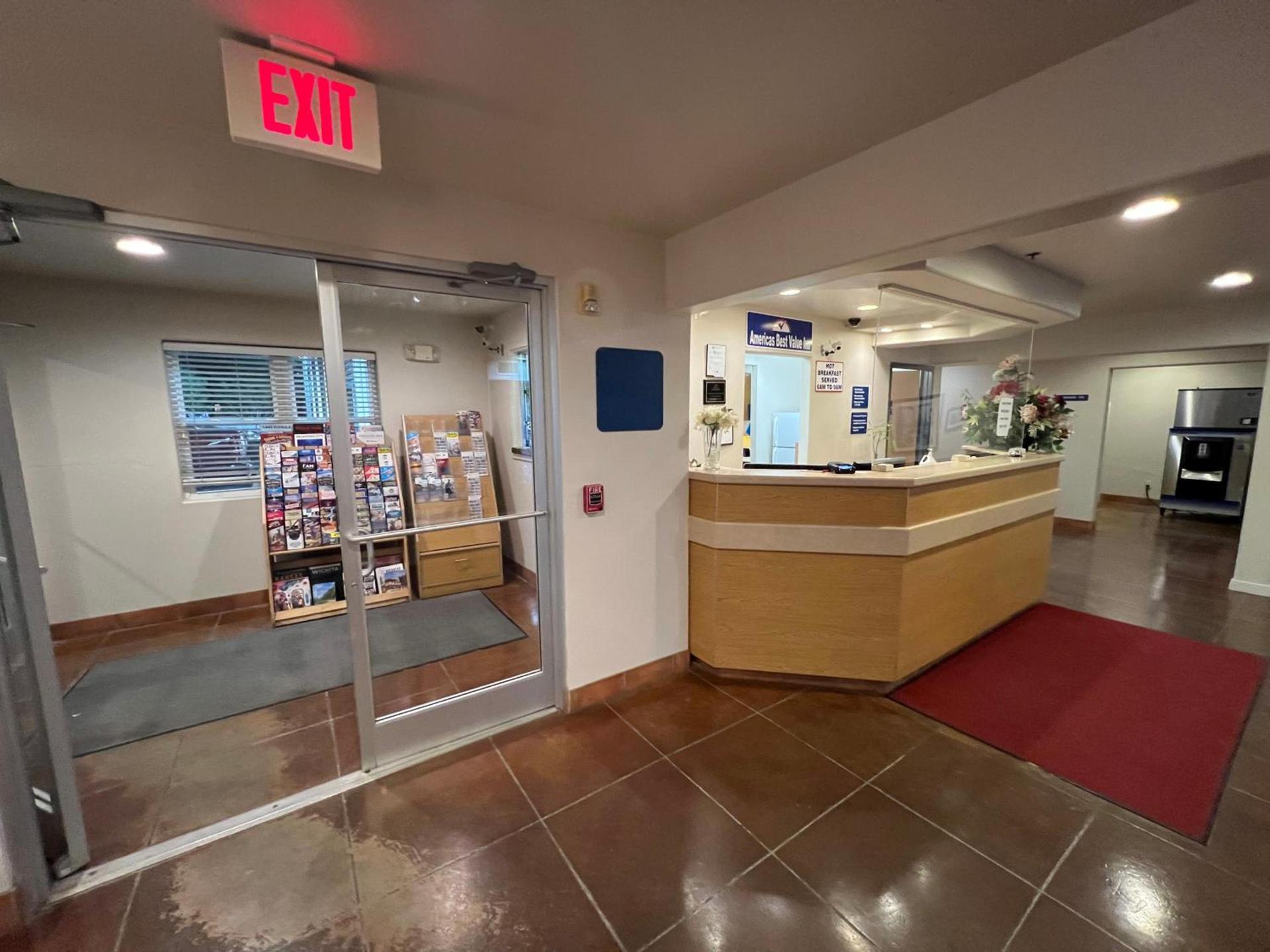Americas Best Value Inn and Suites Ada photo 4