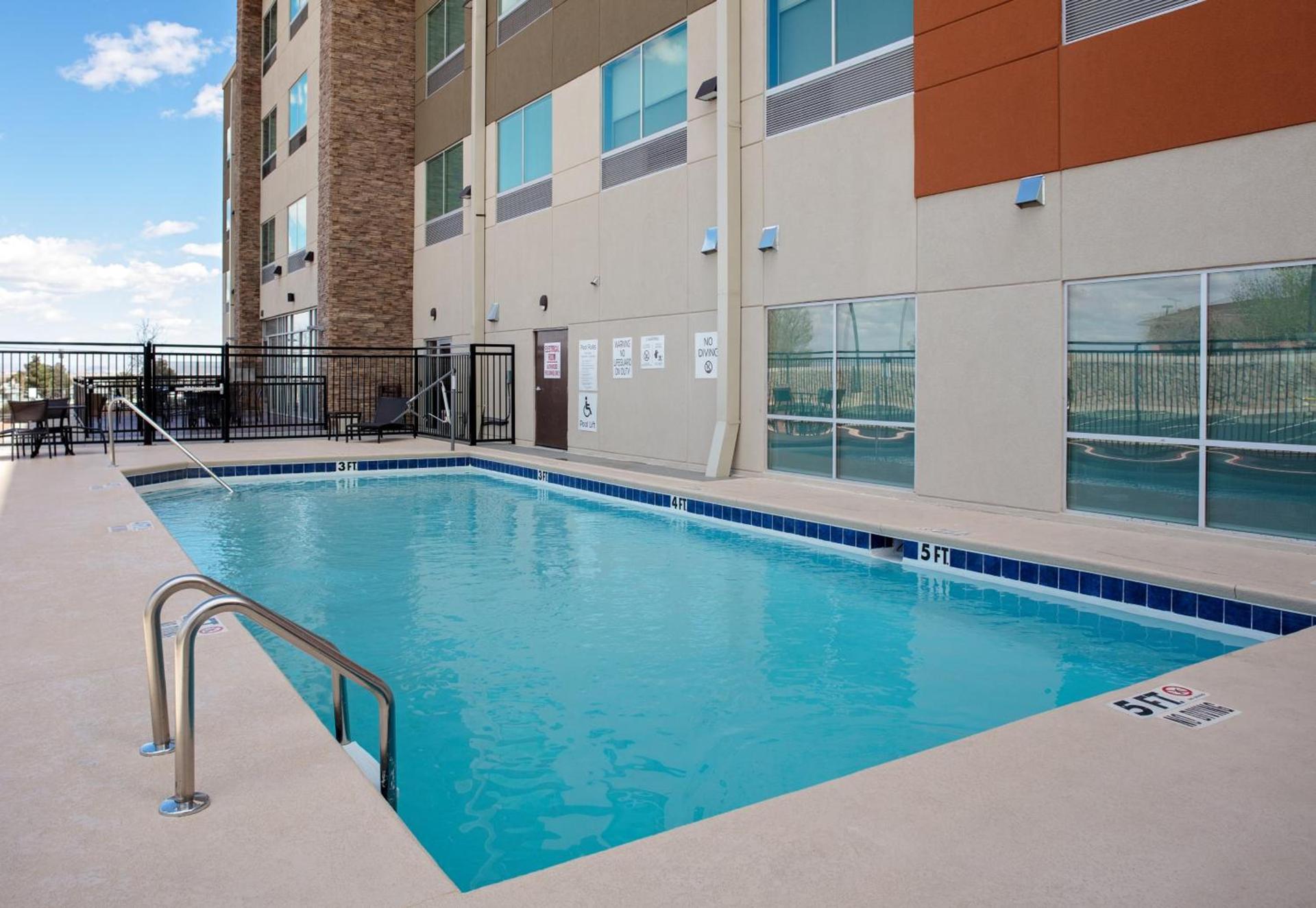 Holiday Inn Express & Suites - El Paso North by IHG photo 7