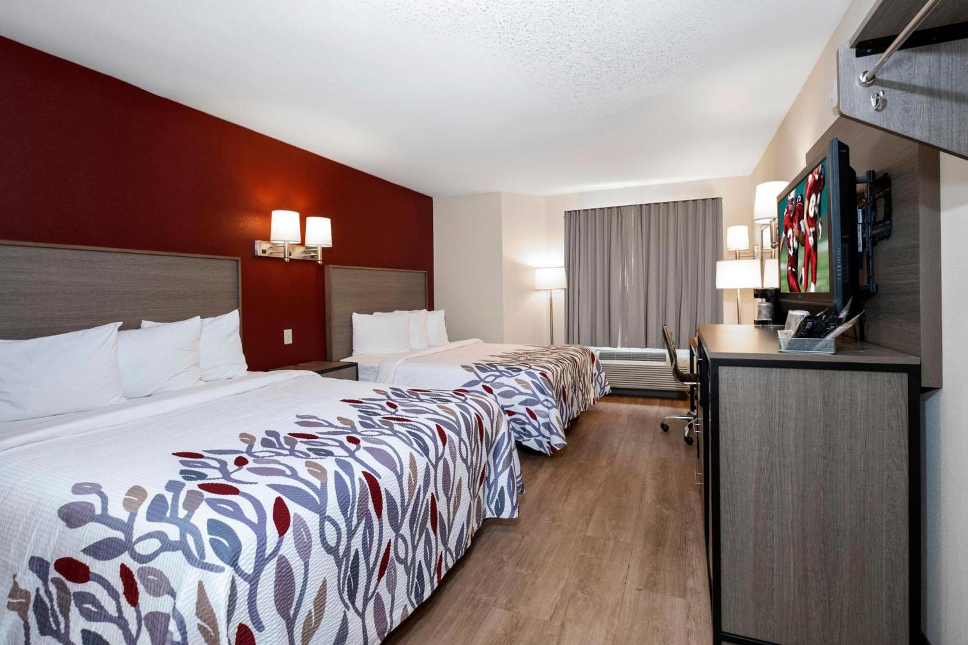 Red Roof Inn Clifton Park photo 21