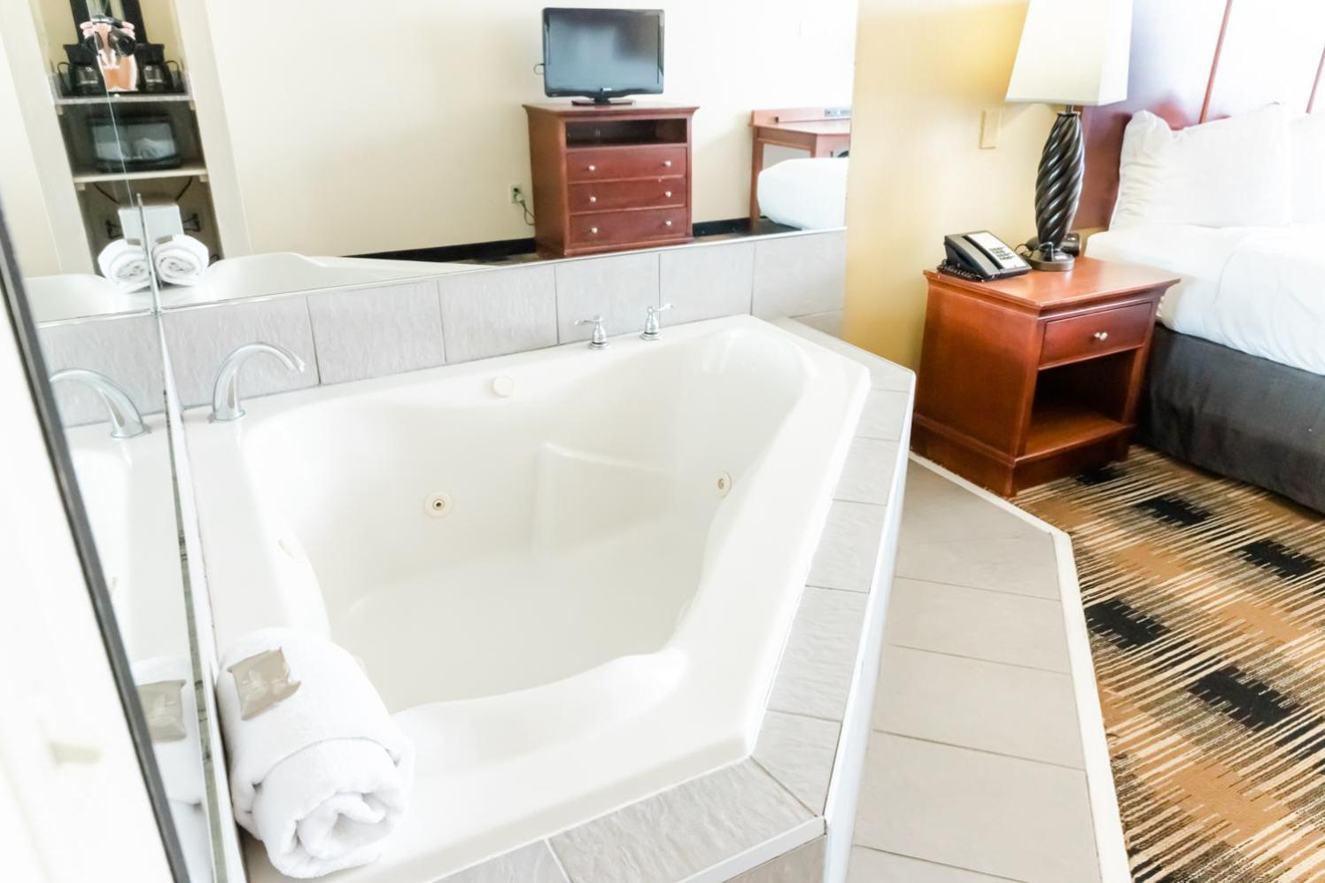 Country Inn & Suites by Radisson, Helen, GA photo 96