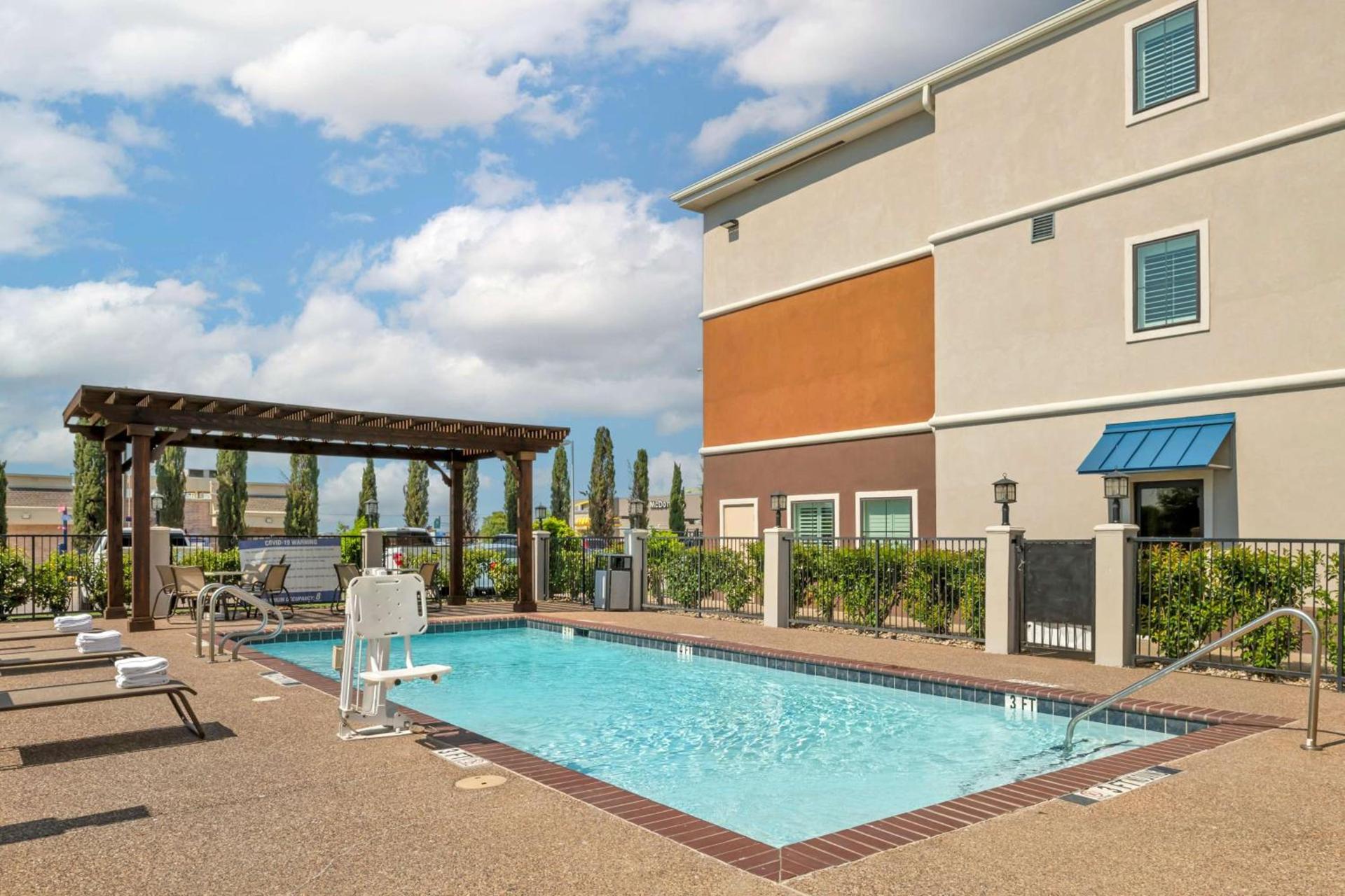 Best Western Plus Denton Inn & Suites photo 26