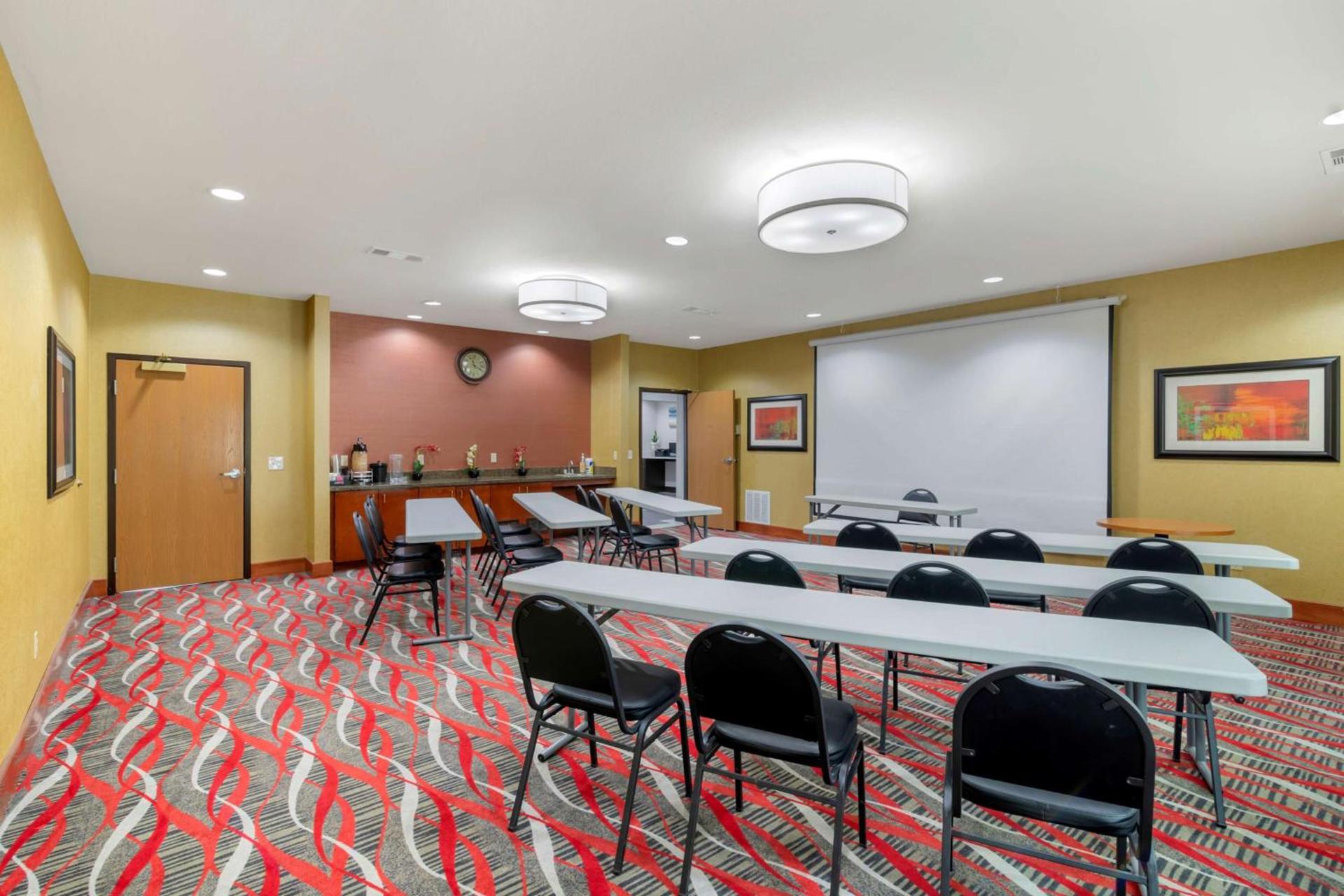 Best Western Plus Denton Inn & Suites photo 3