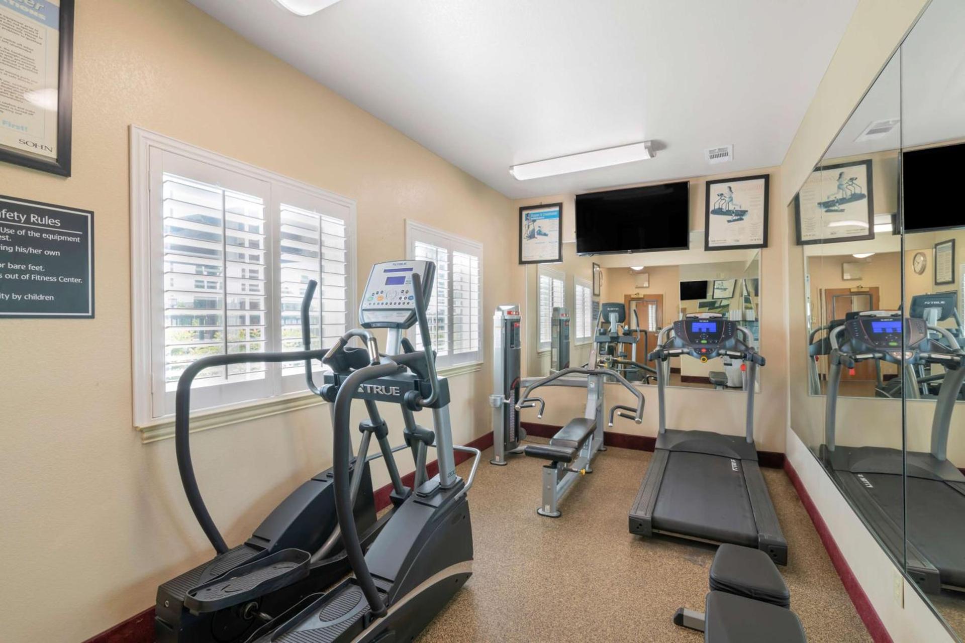 Best Western Plus Denton Inn & Suites photo 6