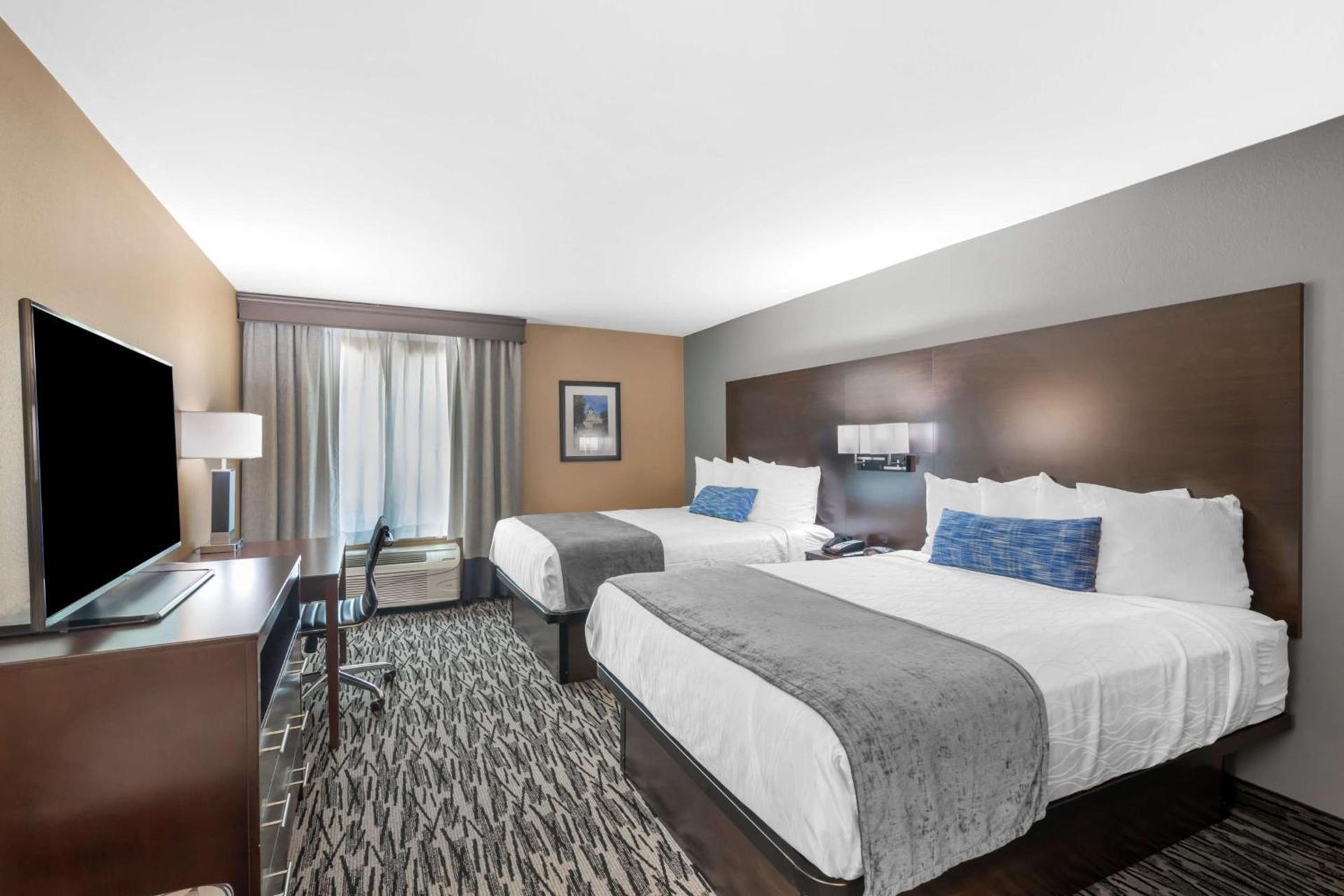 Best Western Plus Denton Inn & Suites photo 32