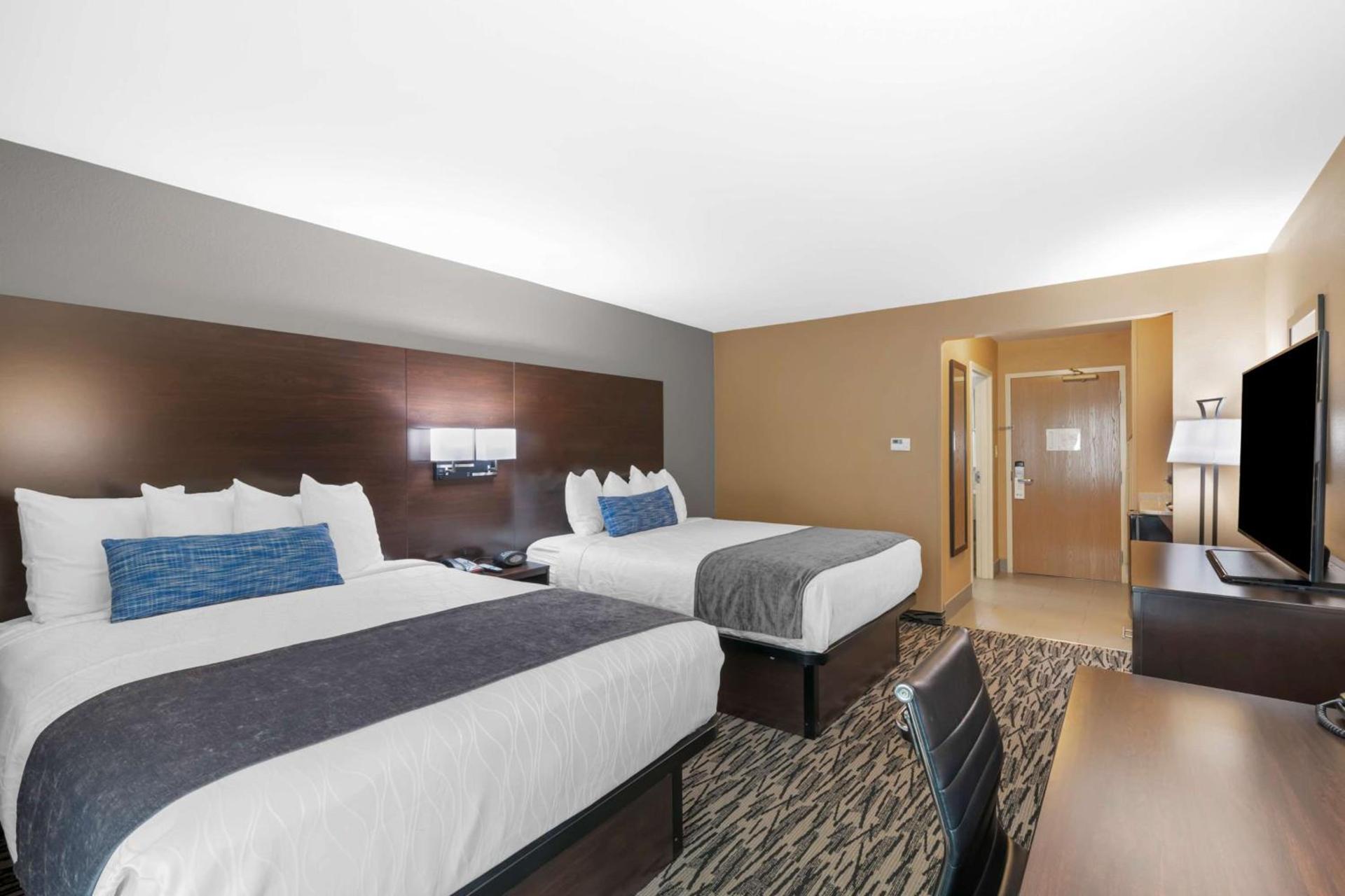 Best Western Plus Denton Inn & Suites photo 13