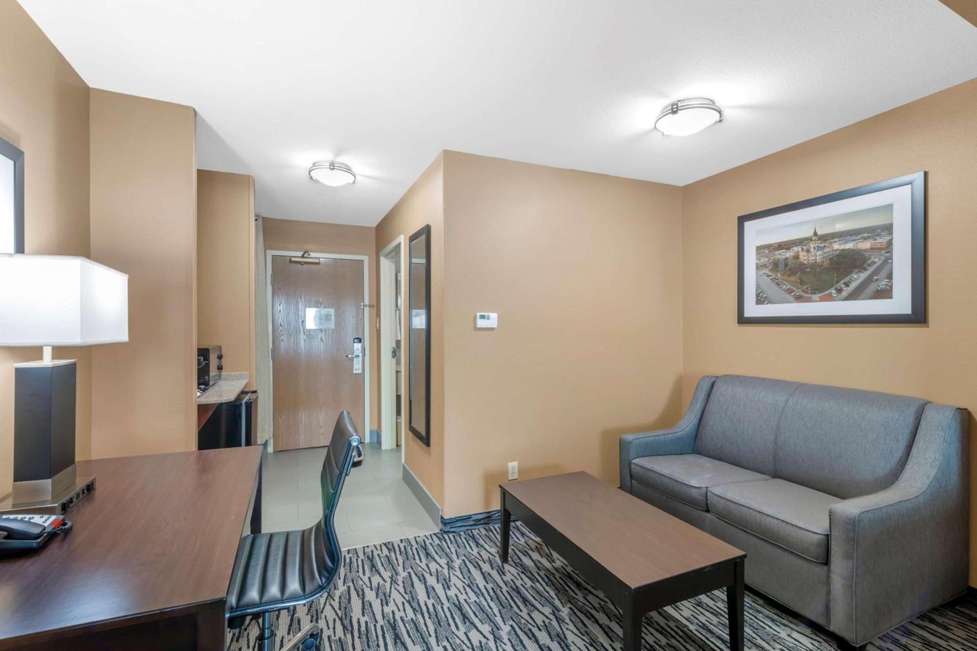 Best Western Plus Denton Inn & Suites photo 19
