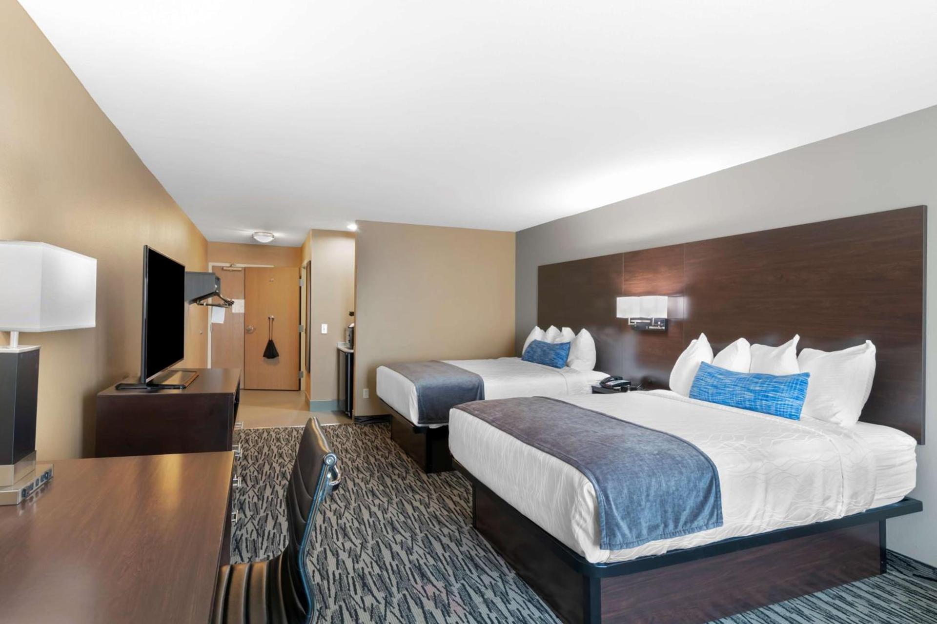 Best Western Plus Denton Inn & Suites photo 23