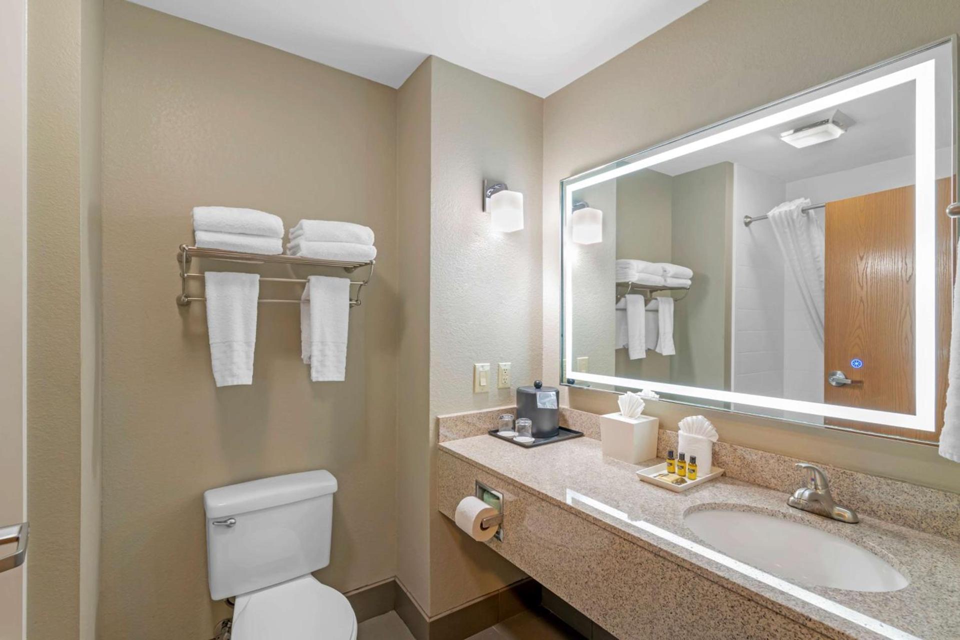 Best Western Plus Denton Inn & Suites photo 16