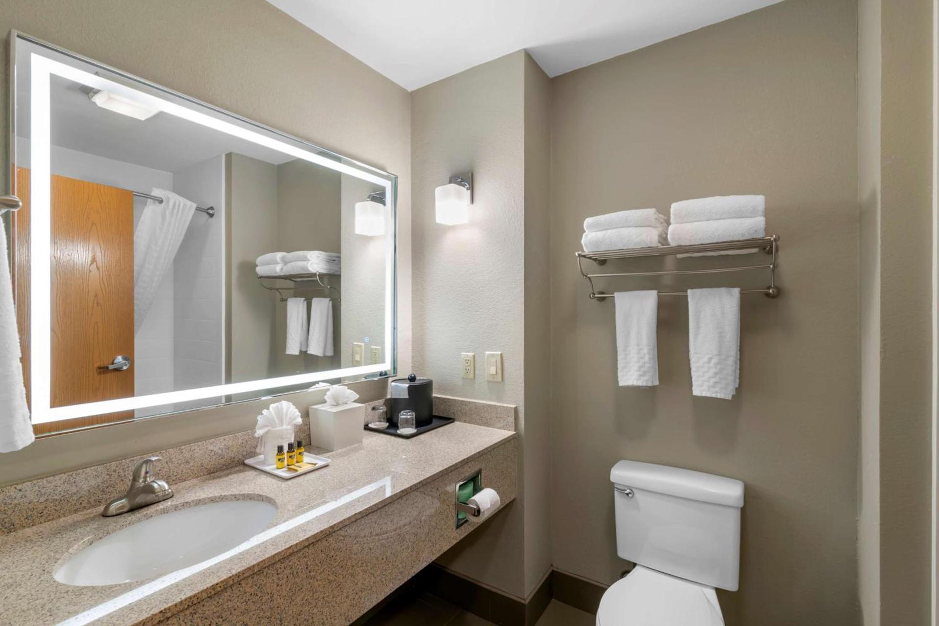 Best Western Plus Denton Inn & Suites photo 11