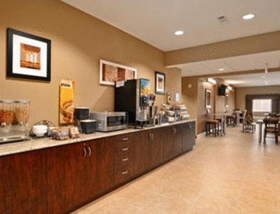Microtel Inn & Suites by Wyndham Ozark photo 21