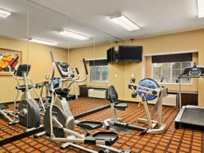 Microtel Inn & Suites by Wyndham Ozark photo 23