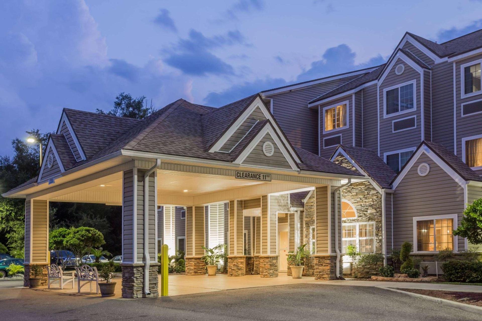Microtel Inn & Suites by Wyndham Jacksonville Airport photo 20