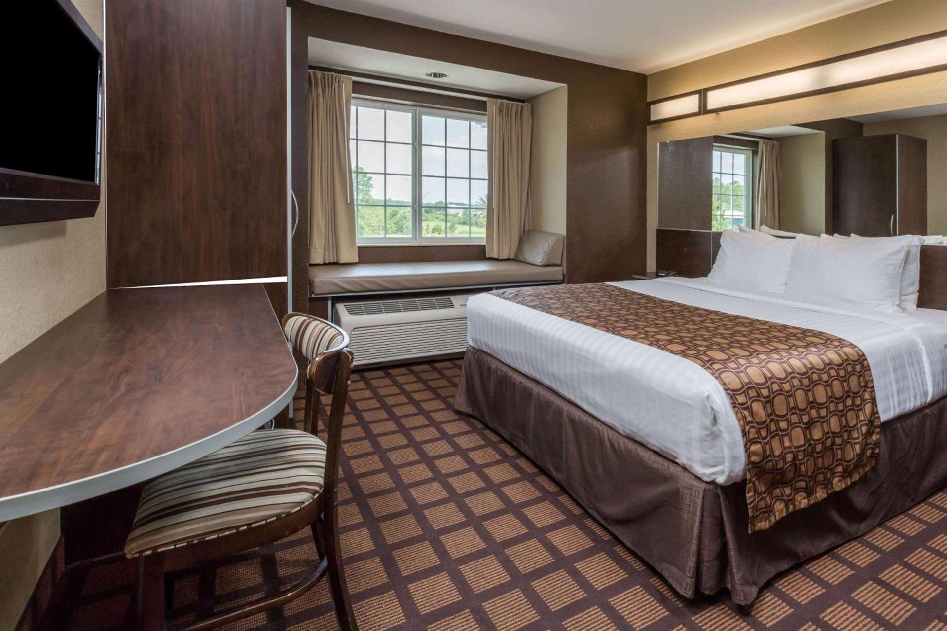 Microtel Inn & Suites by Wyndham Jacksonville Airport photo 11