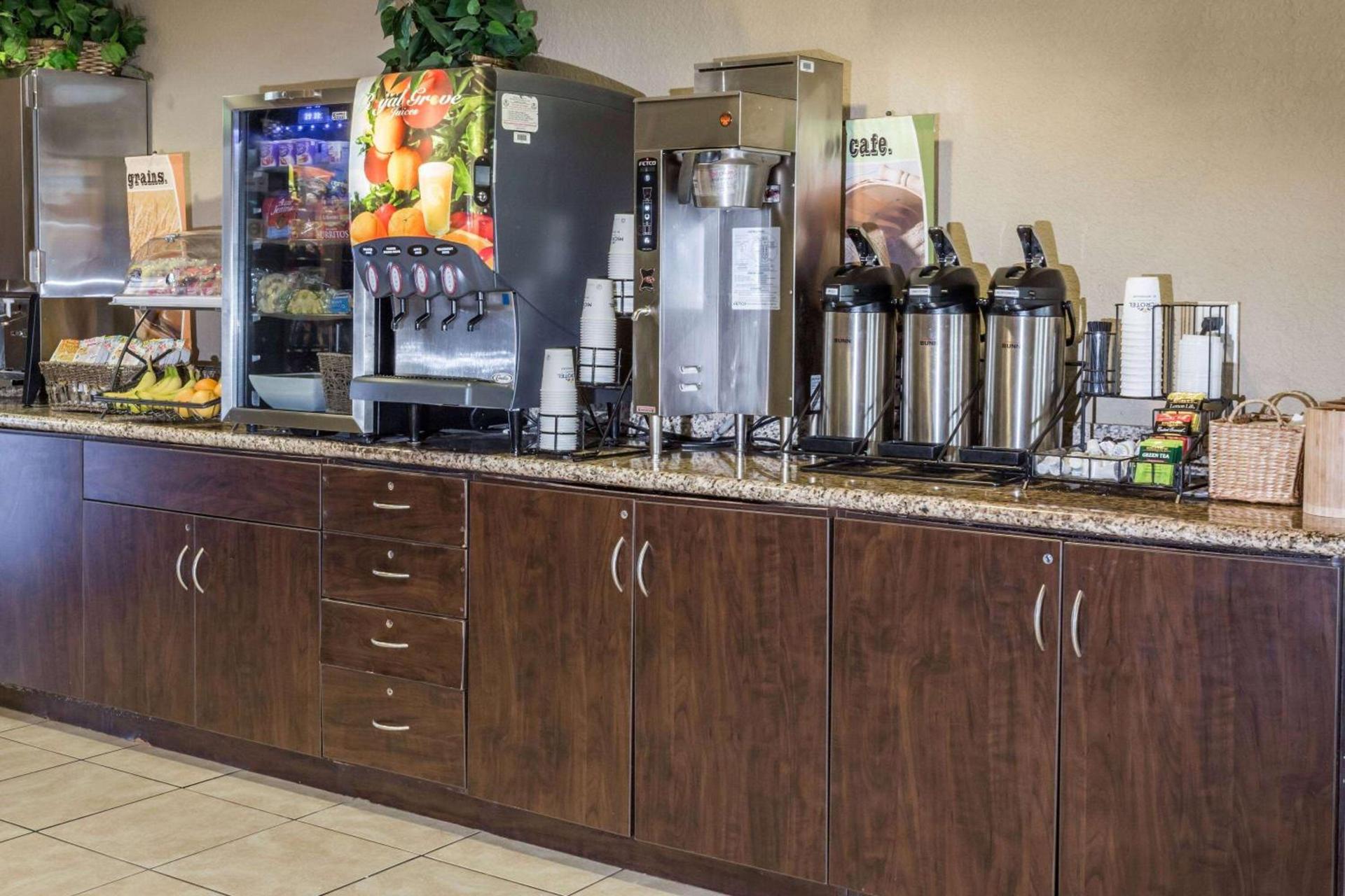Microtel Inn & Suites by Wyndham Jacksonville Airport photo 12