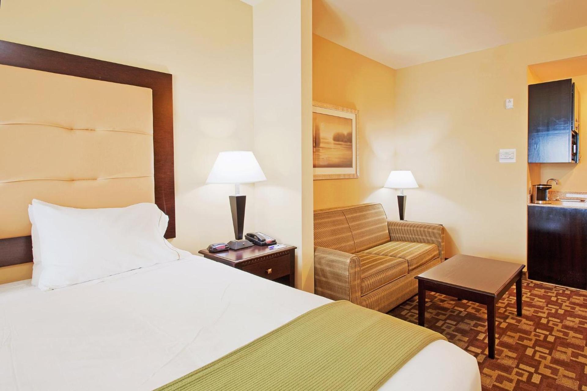 Holiday Inn Express Hotel & Suites Foley by IHG photo 21