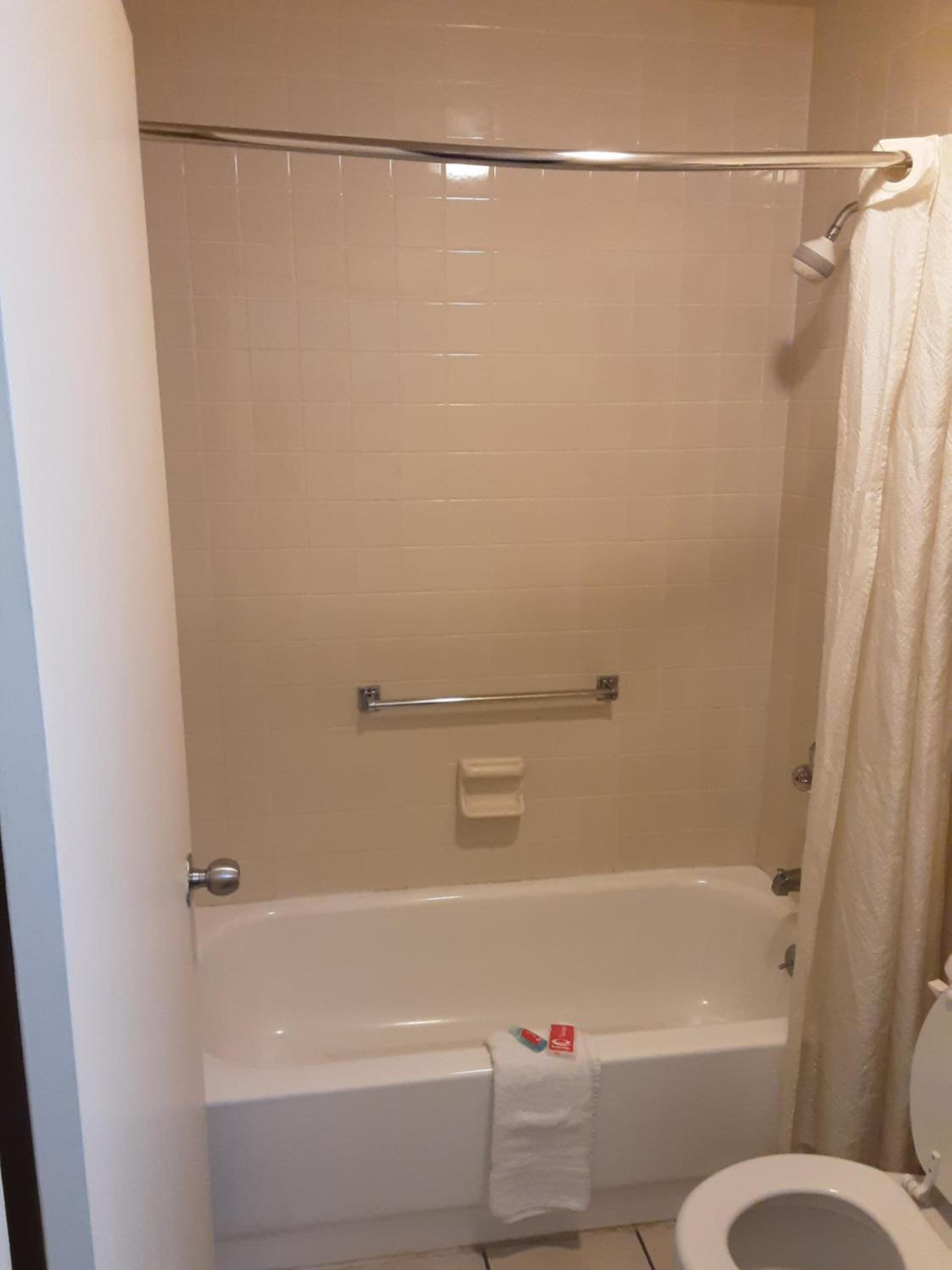 Econo Lodge Inn & Suites Griffin North photo 22