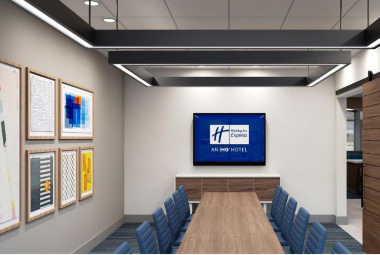 Holiday Inn Express & Suites Hawaiian Gardens by IHG photo 10