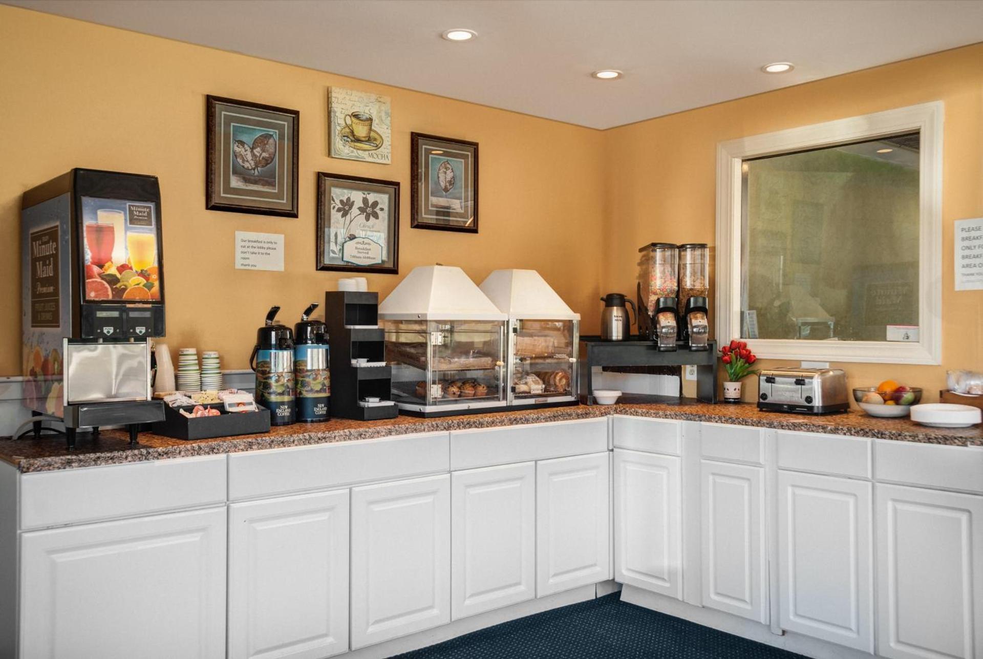 Monticello Inn- Framingham/ Boston photo 20