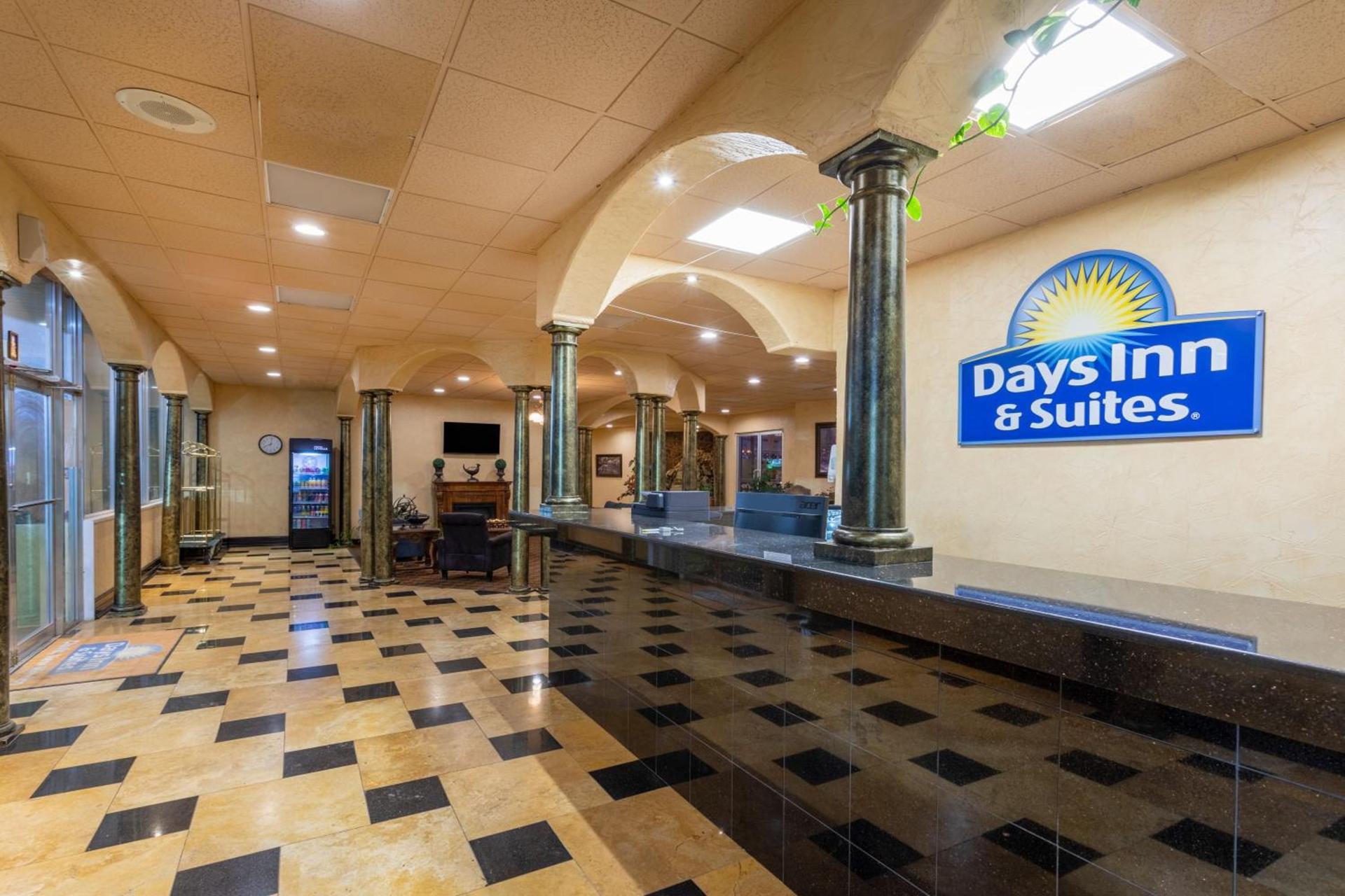 Days Inn & Suites by Wyndham Clovis photo 75