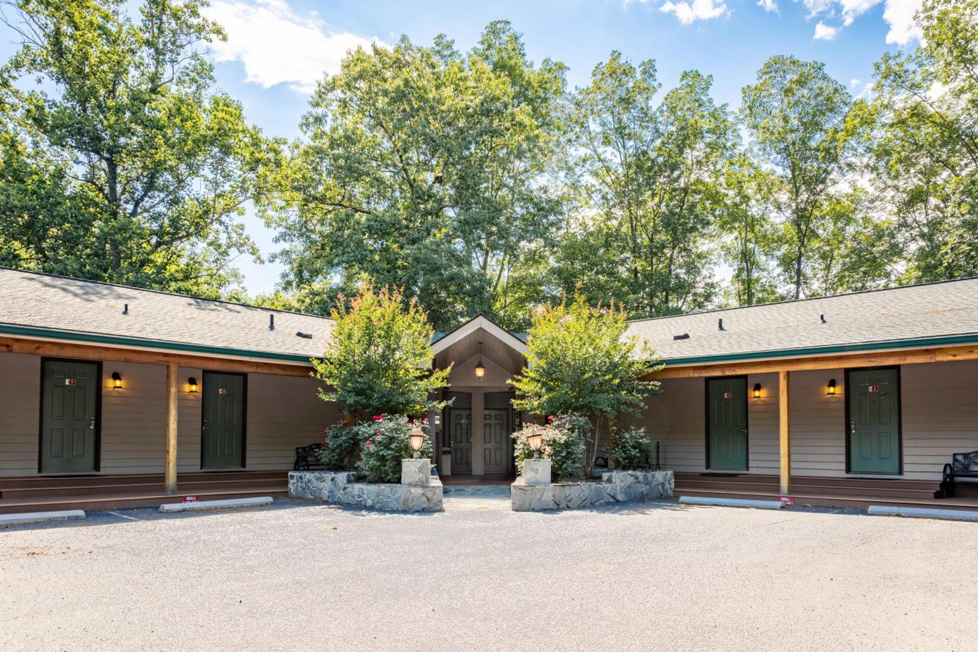 Halesford Harbour Resort - Smith Mountain Lake photo 1