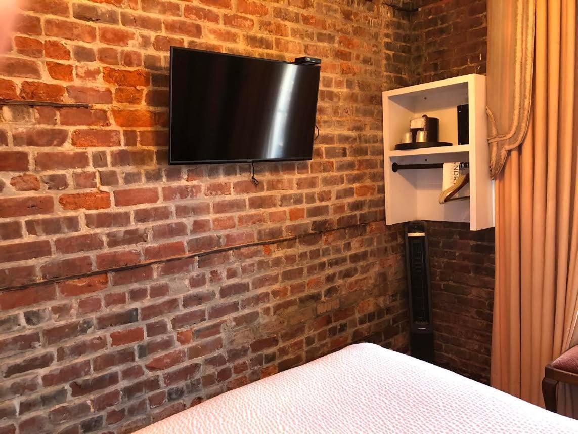 Lafitte Hotel & Bar photo 22