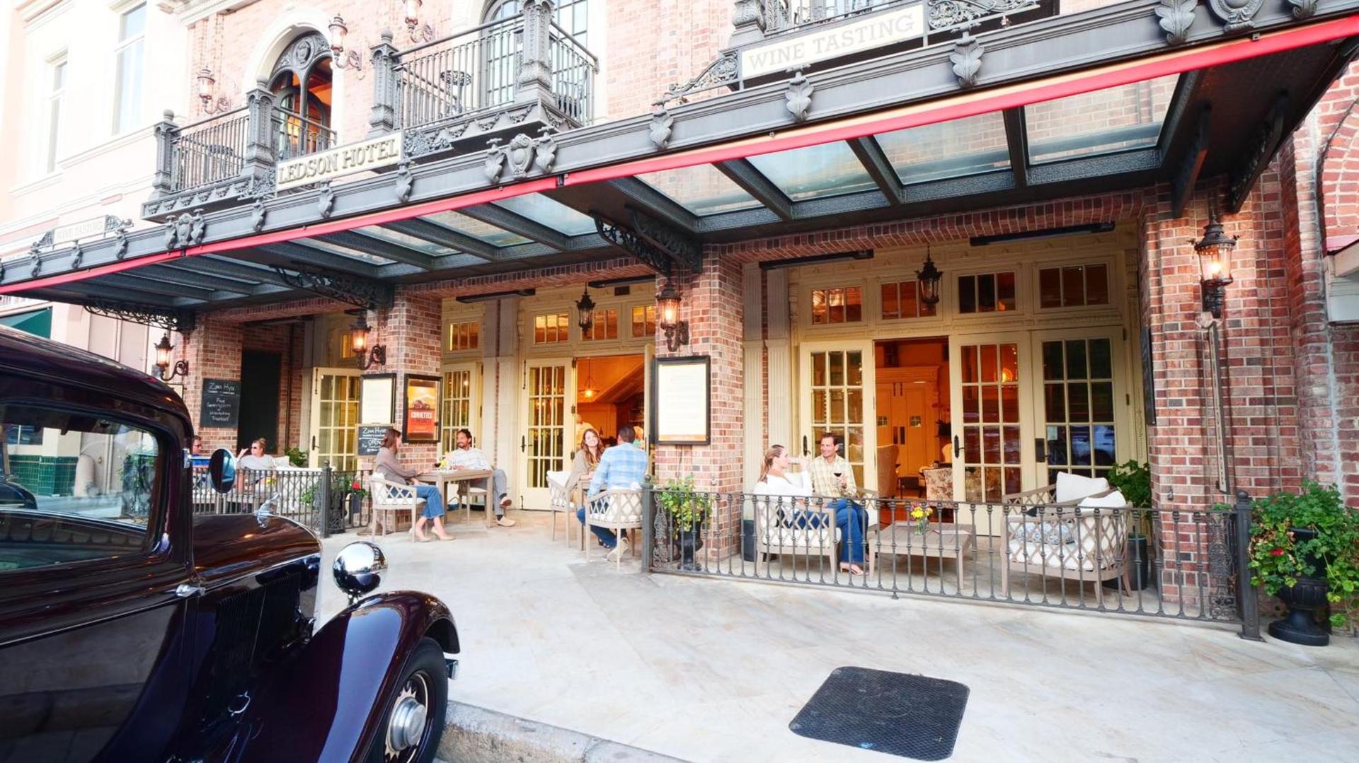 Ledson Hotel & Zina Lounge photo 9