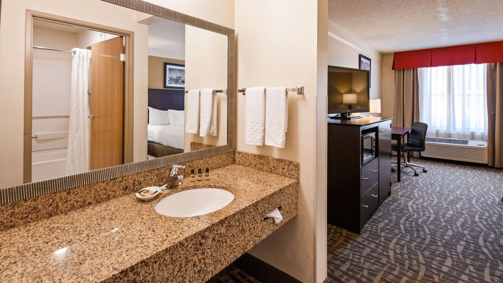 Best Western Plus Peoria photo 12