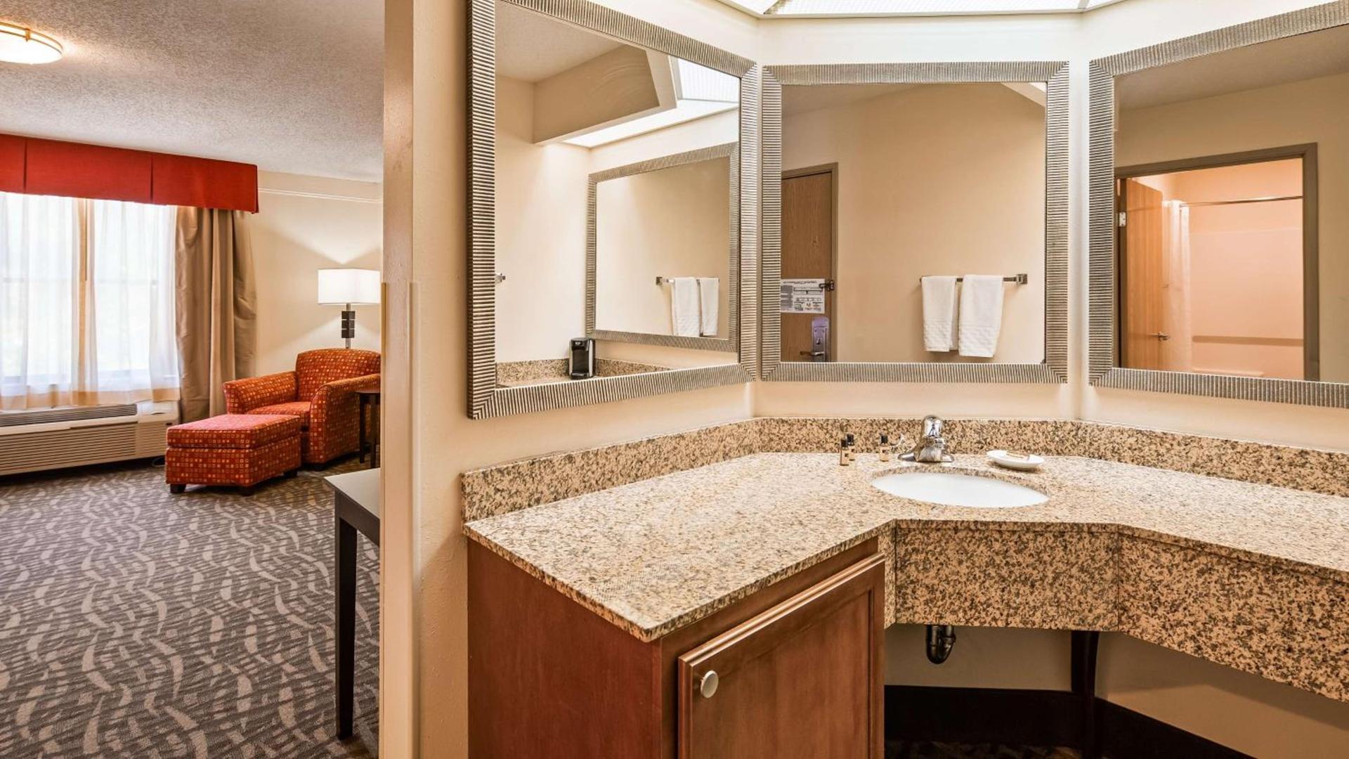 Best Western Plus Peoria photo 17