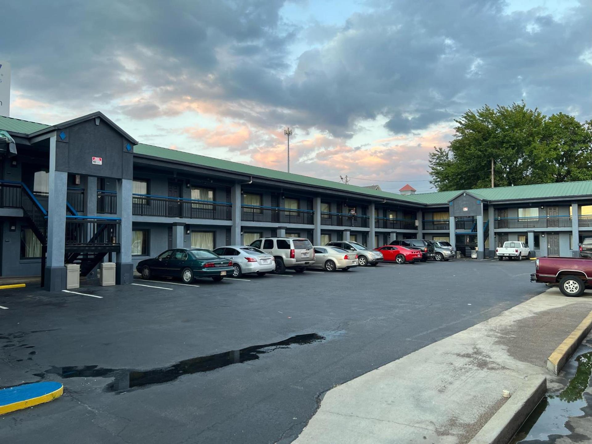 Executive Inn and Suites - Jackson photo 2