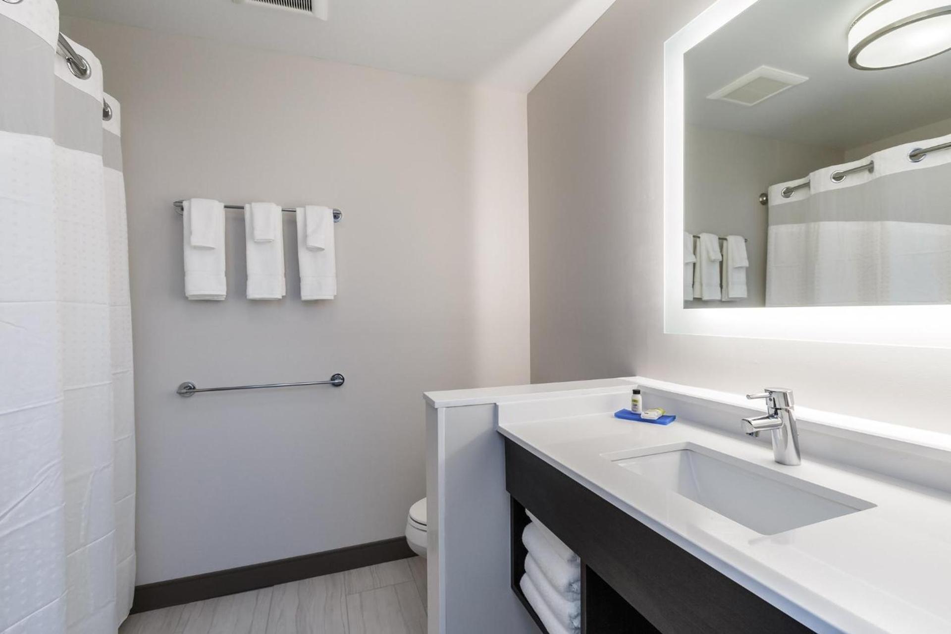 Holiday Inn Express & Suites- South Bend Casino by IHG photo 17